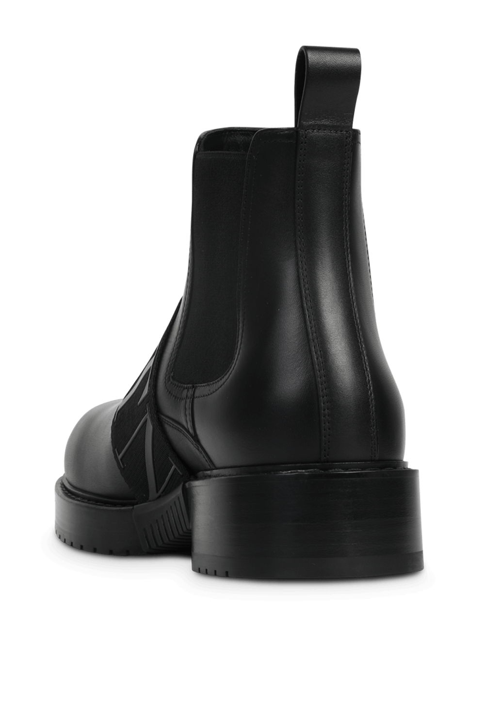 תמונה אחורית של מגפונים שחורים עם לוגו