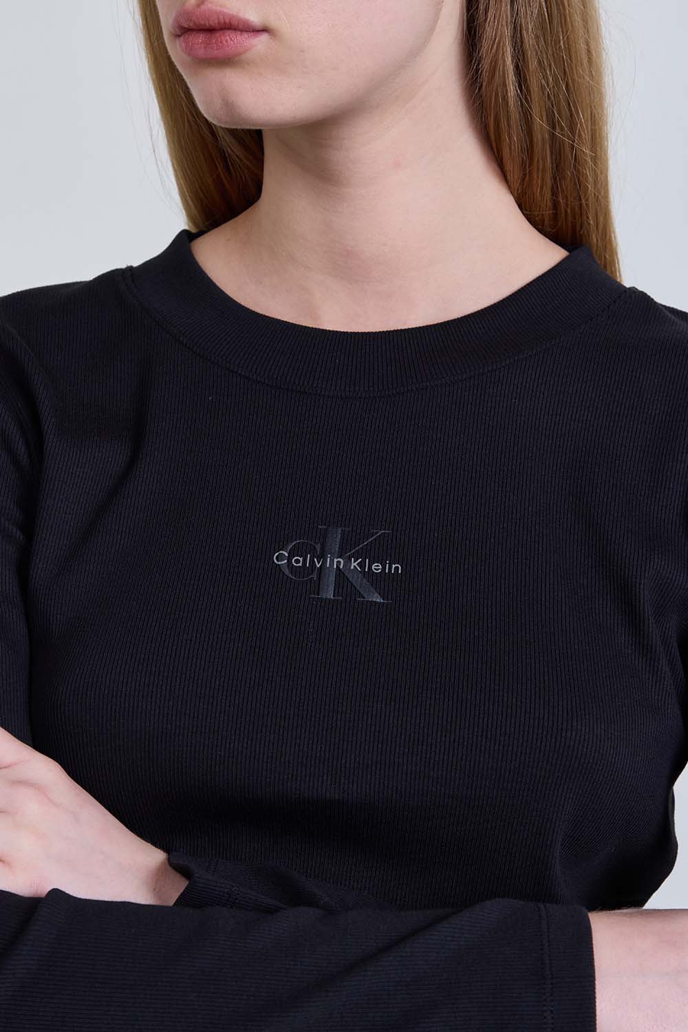 תמונת תקריב דוגמן של חולצת בייבי טי