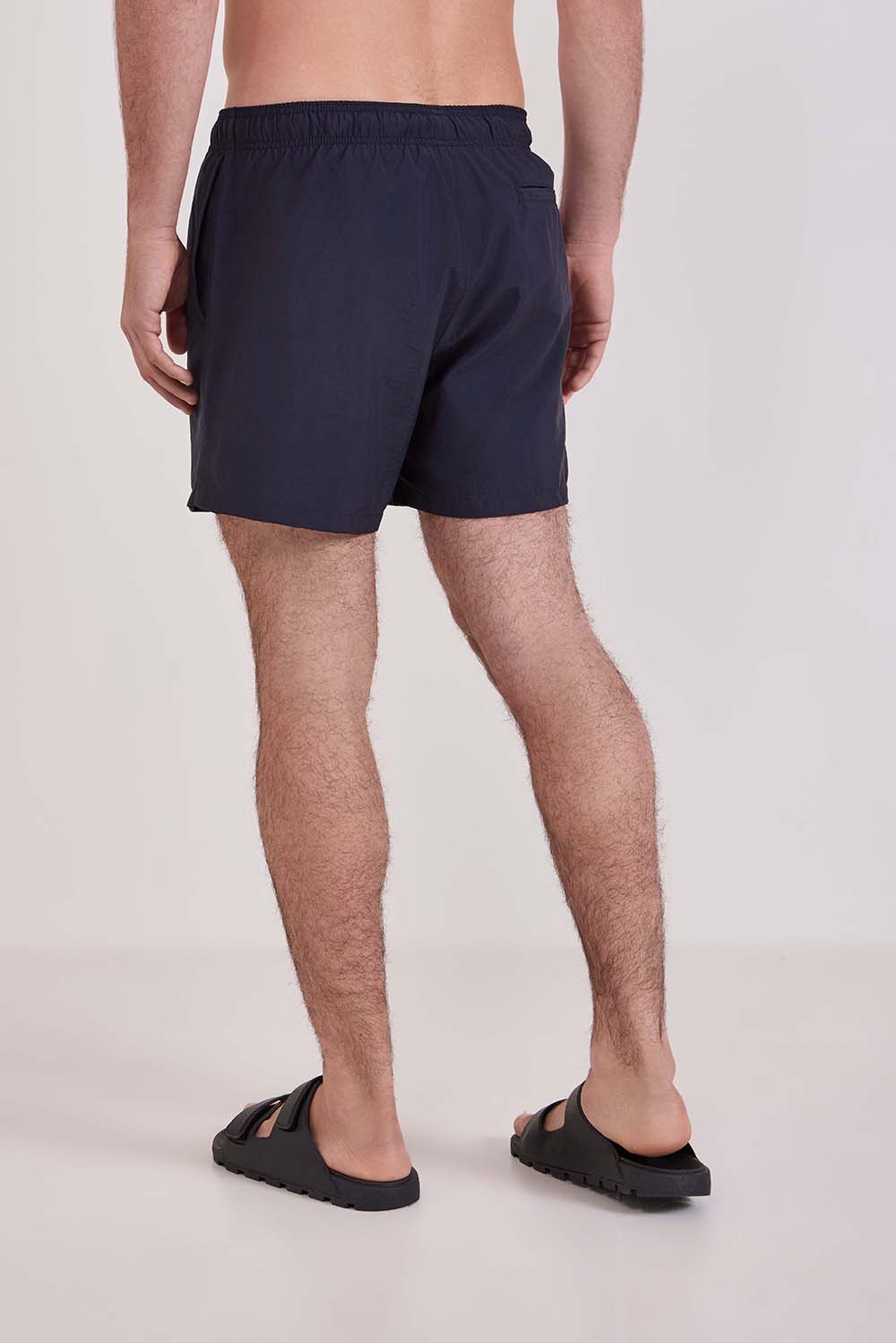 תמונת דוגמן אחורית של מכנסי בגד ים