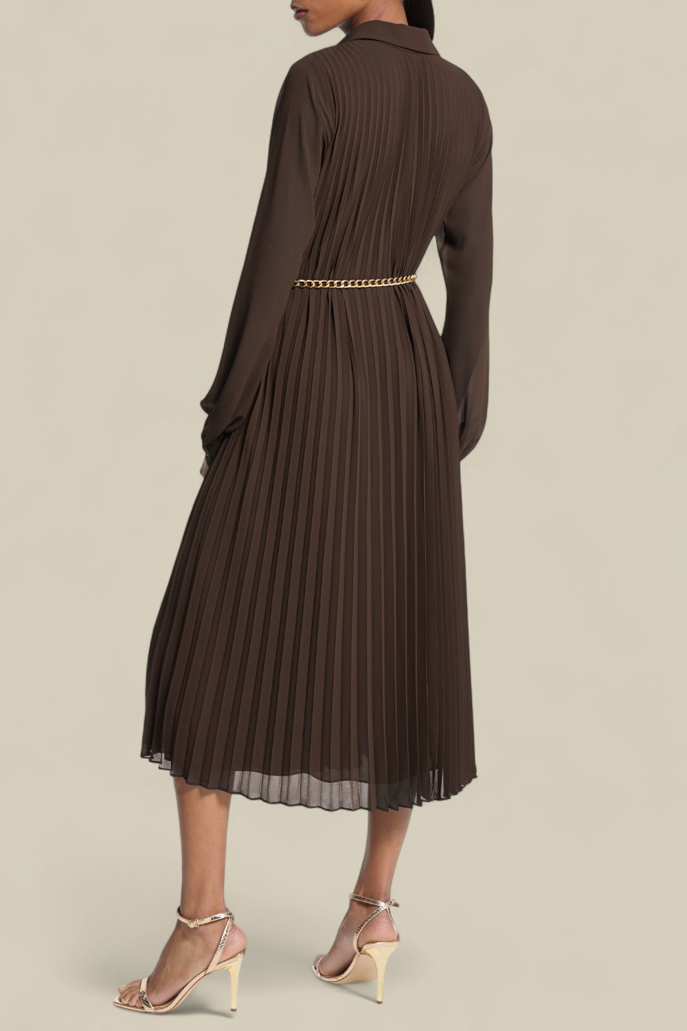 תמונת דוגמן אחורית של שמלת מקסי מכופתרת