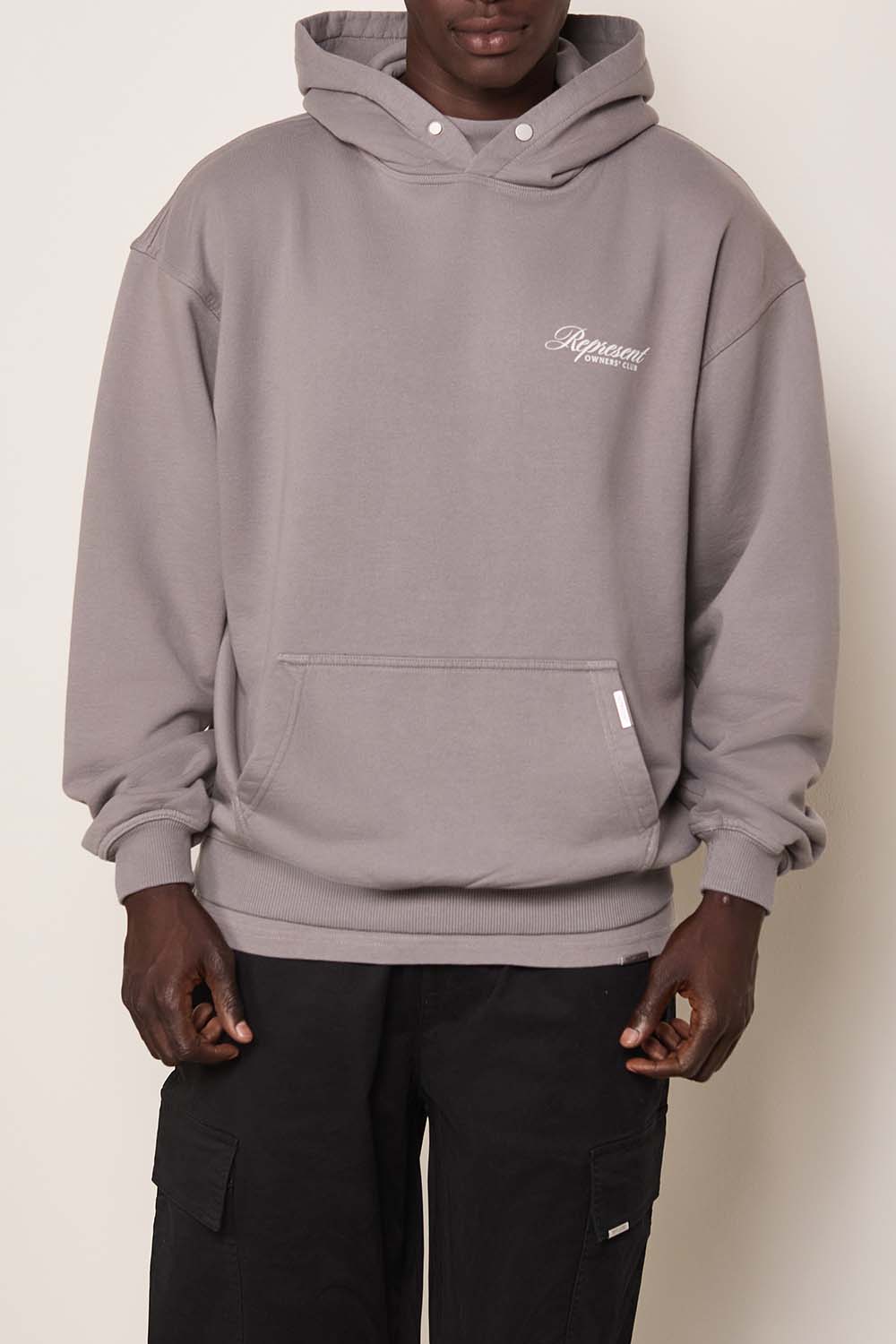 תמונת דוגמן קידמית של סווטשירט קפוצ'ון