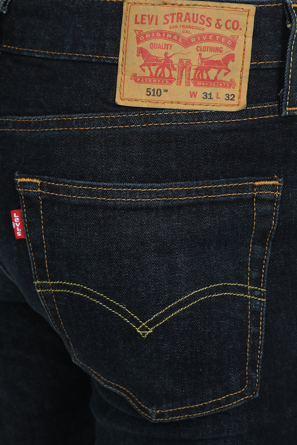 תמונת תקריב דוגמן של מכנס ג`ינס 510