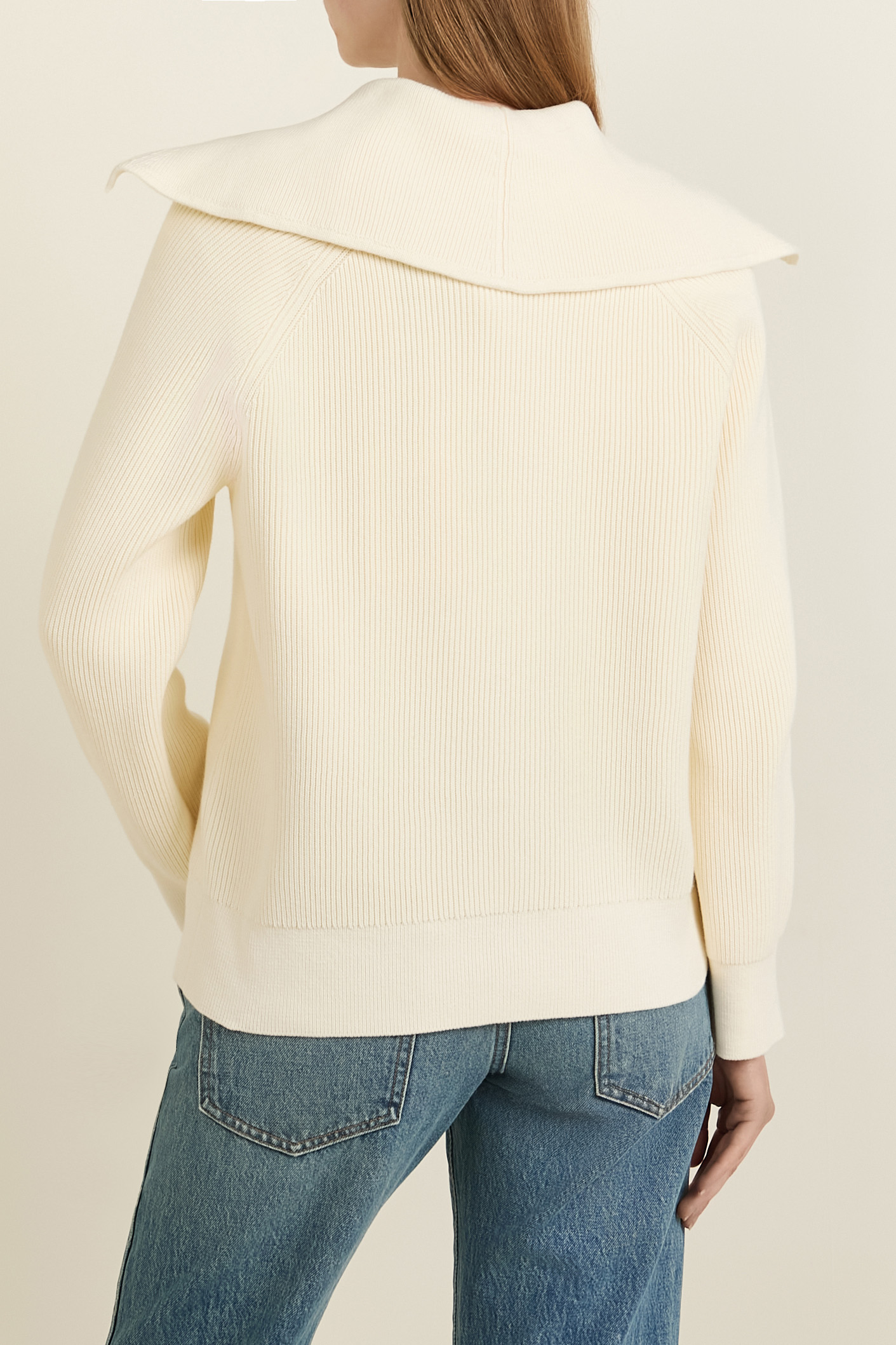 תמונת דוגמן אחורית של קרדיגן כותנה