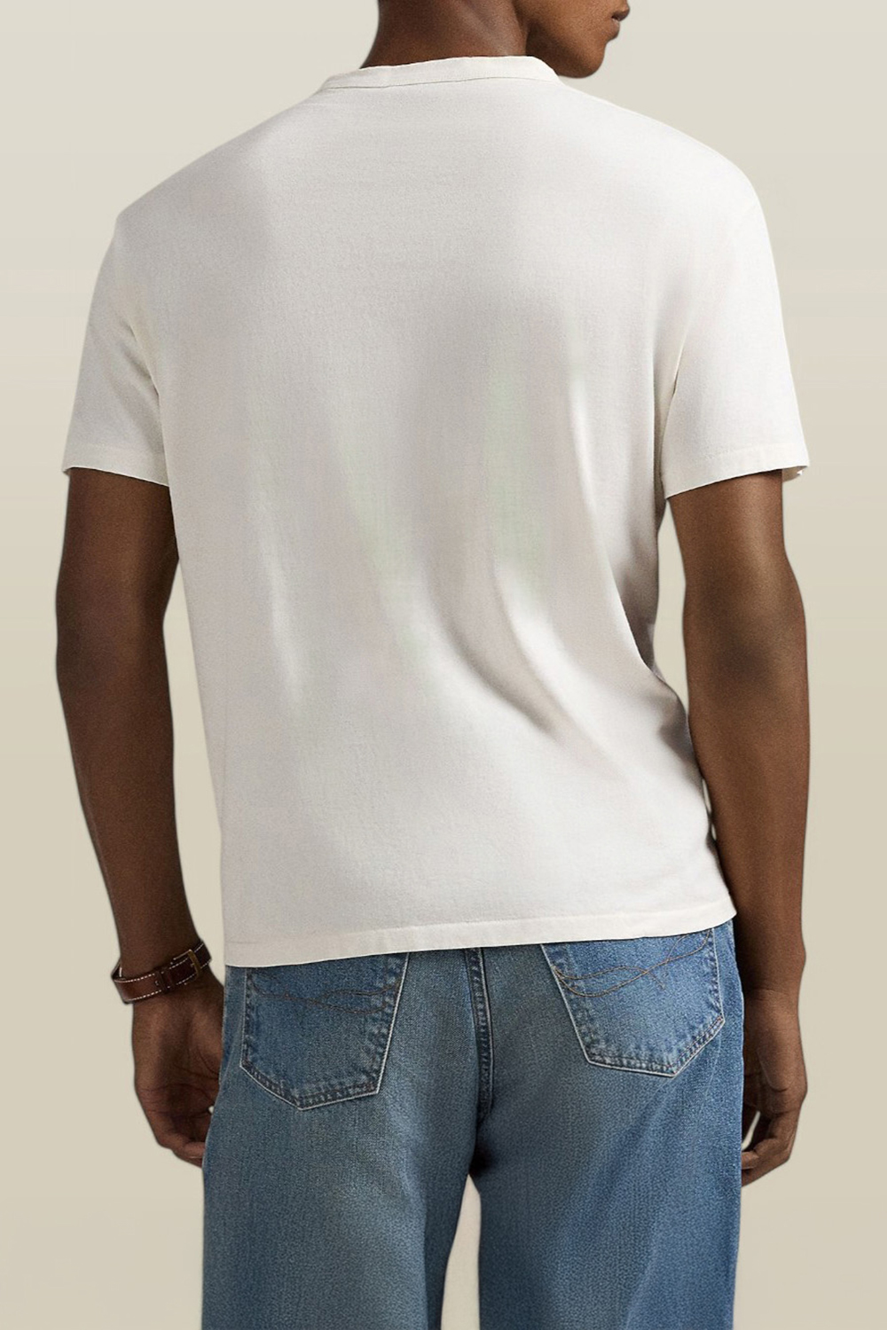 תמונת דוגמן אחורית של חולצת טי