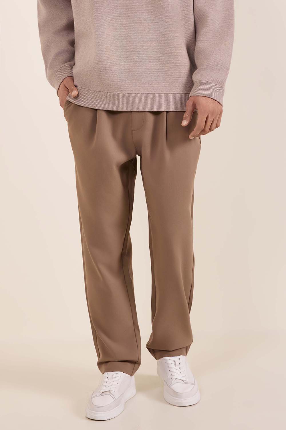 תמונת דוגמן קידמית של מכנסיים ארוכים