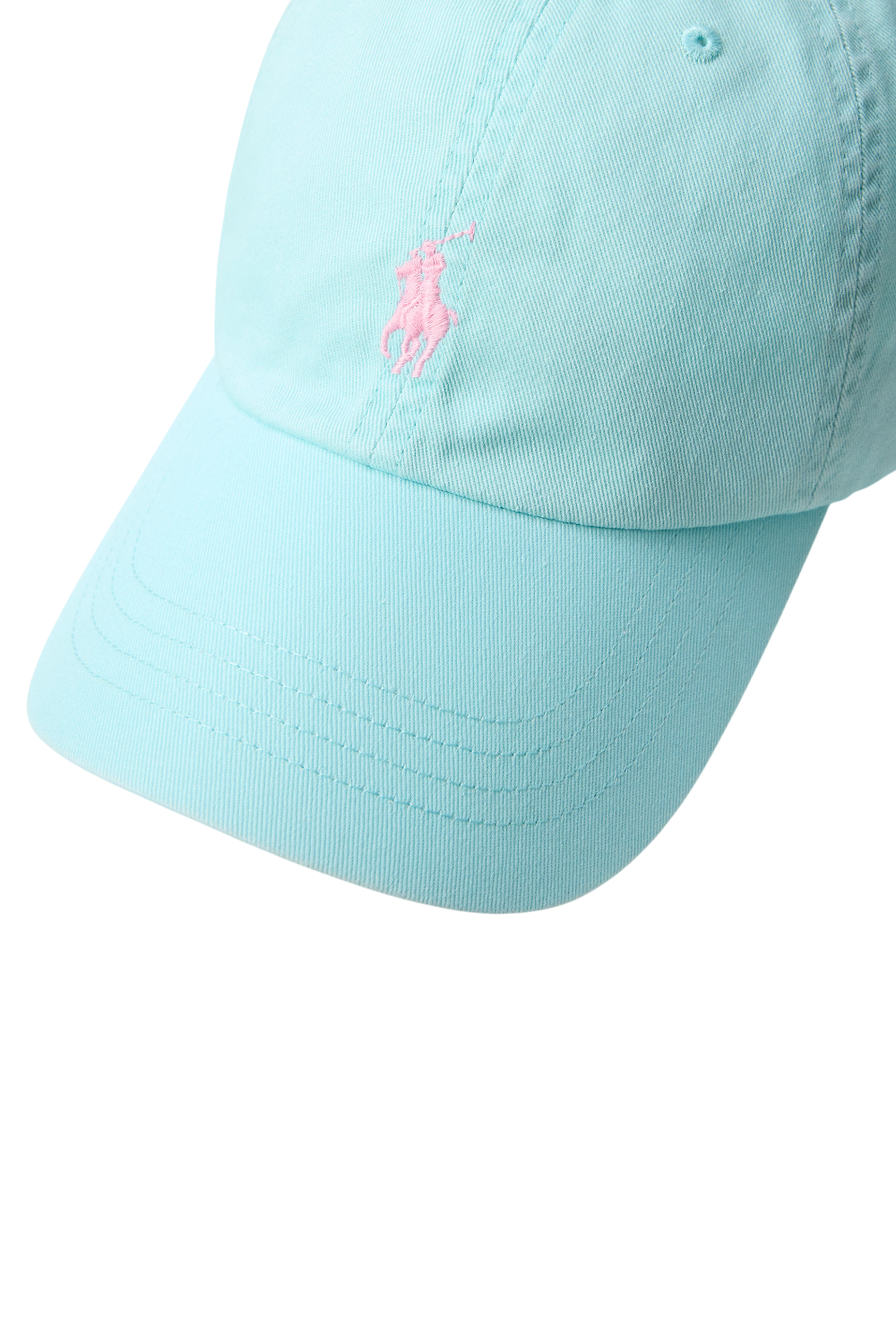 תמונת תקריב של כובע בייסבול