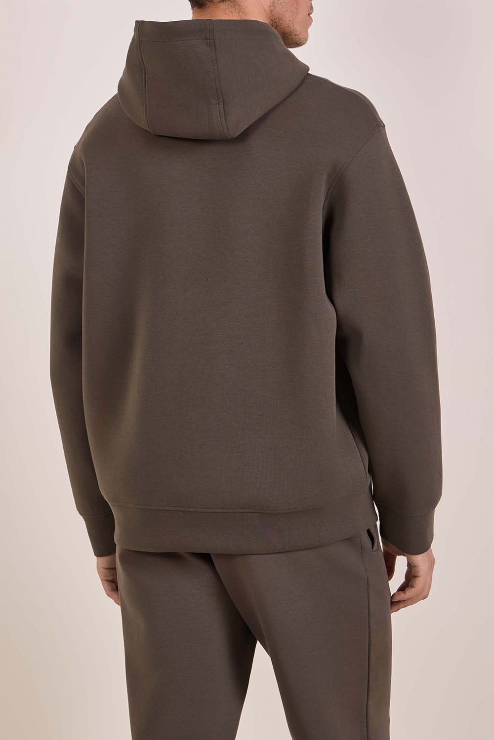 תמונת דוגמן אחורית של סווטשירט קפוצ'ון