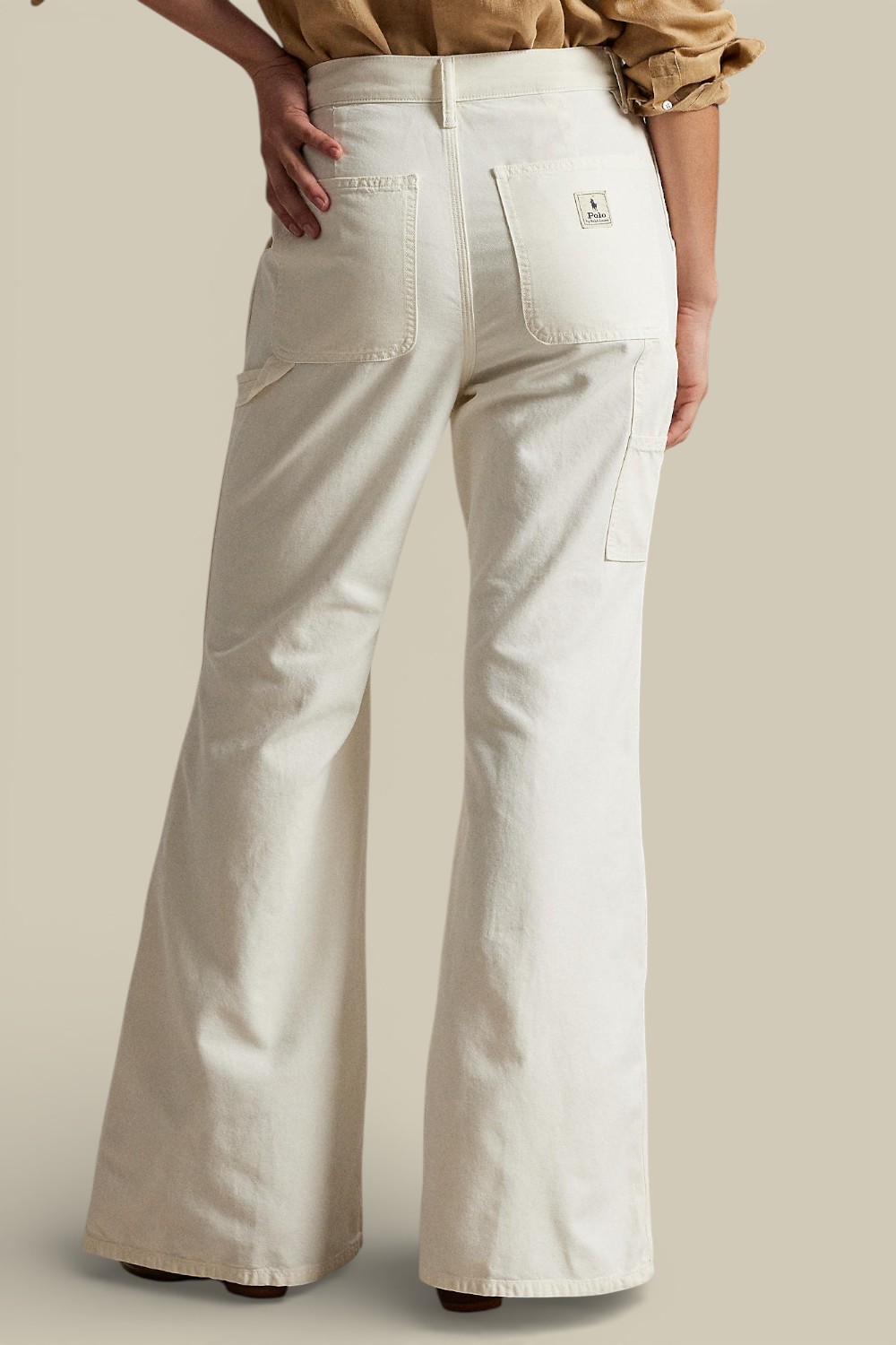 תמונת דוגמן אחורית של מכנסיים