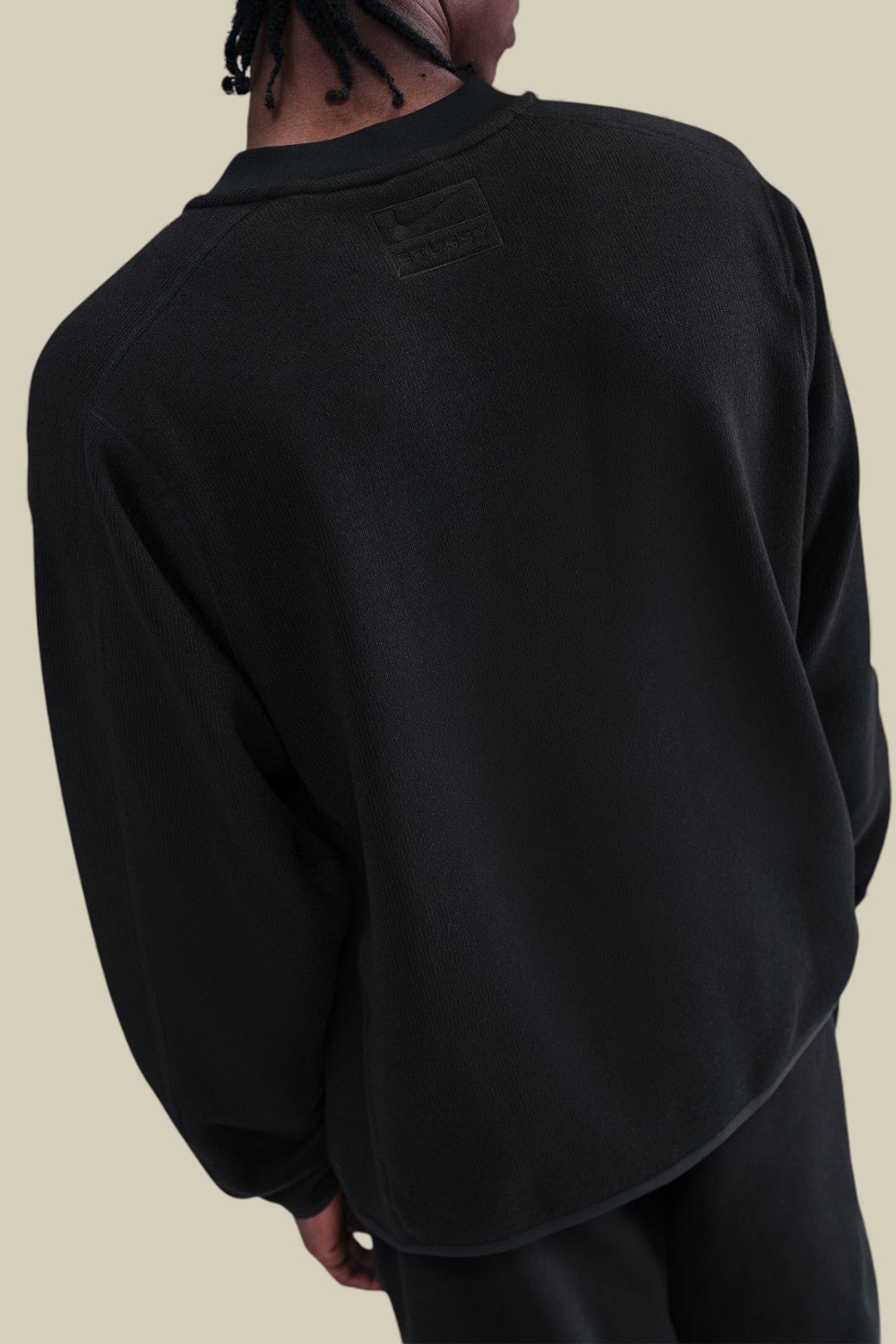 תמונת דוגמן אחורית של חולצת טי שרוול ארוך נייקי X סטוסי