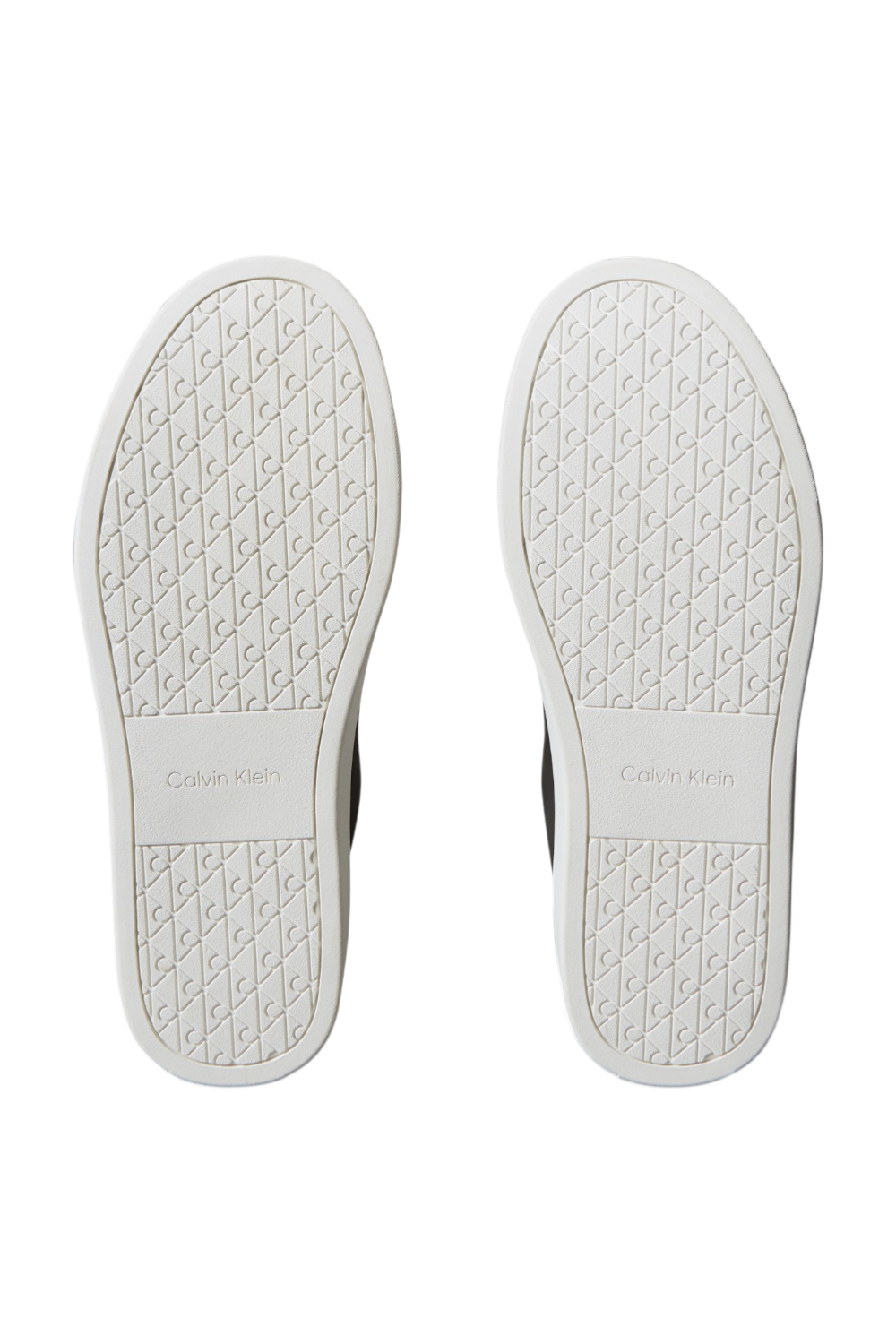 תמונת פנים של נעלי סניקרס