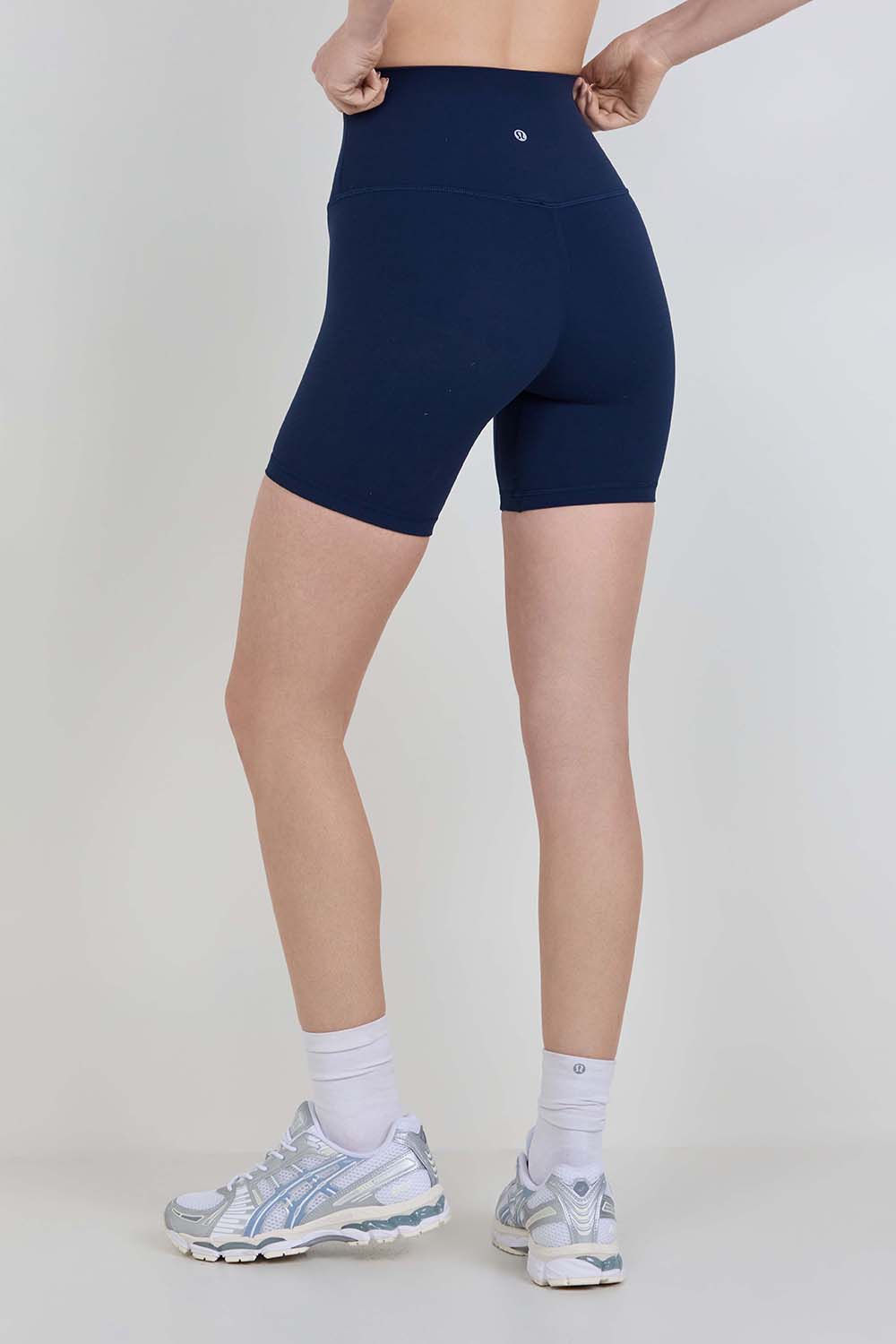 תמונת דוגמן אחורית של Align&trade; High-Rise Short 6