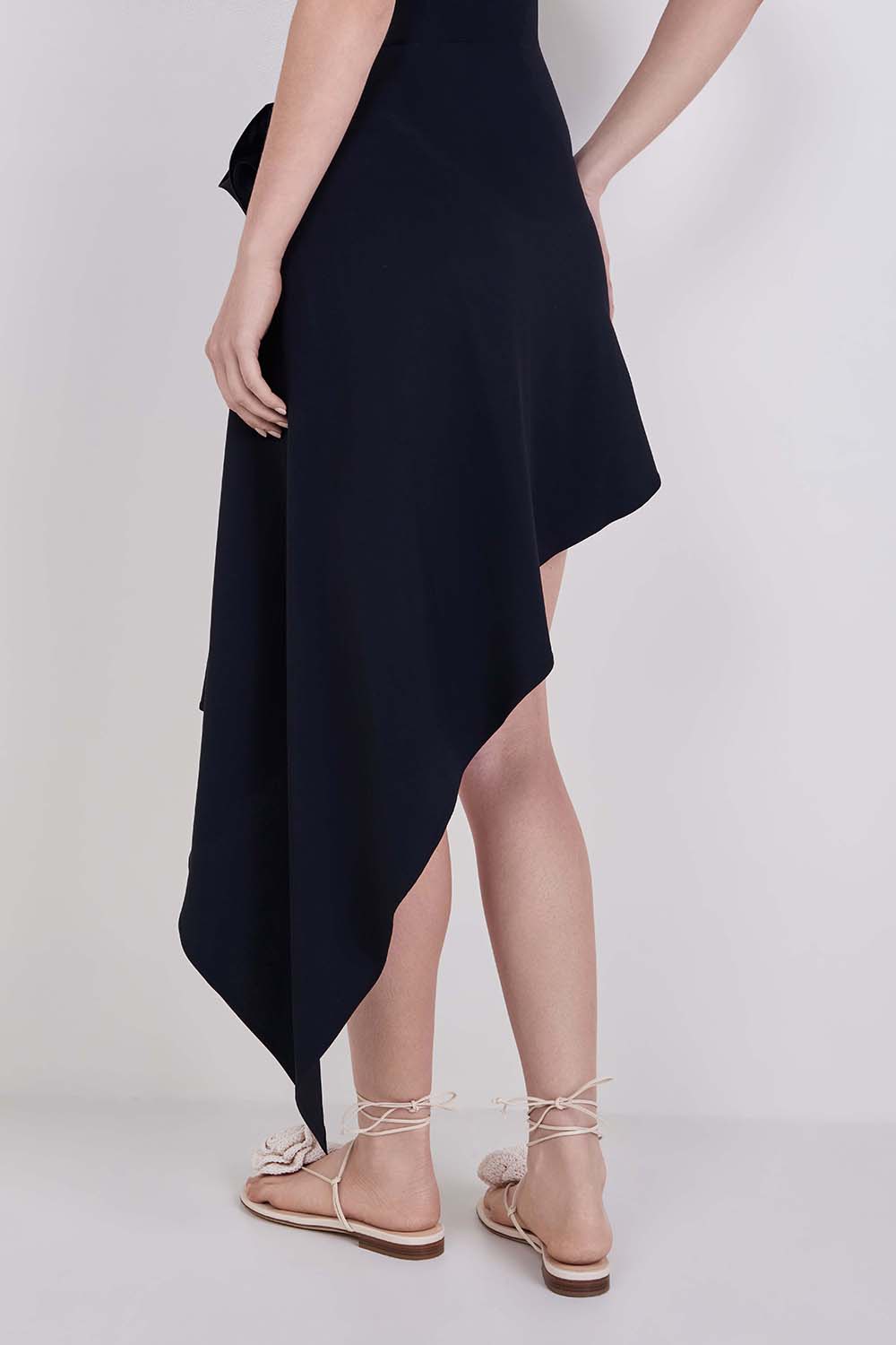 תמונת דוגמן אחורית של חצאית בגד ים