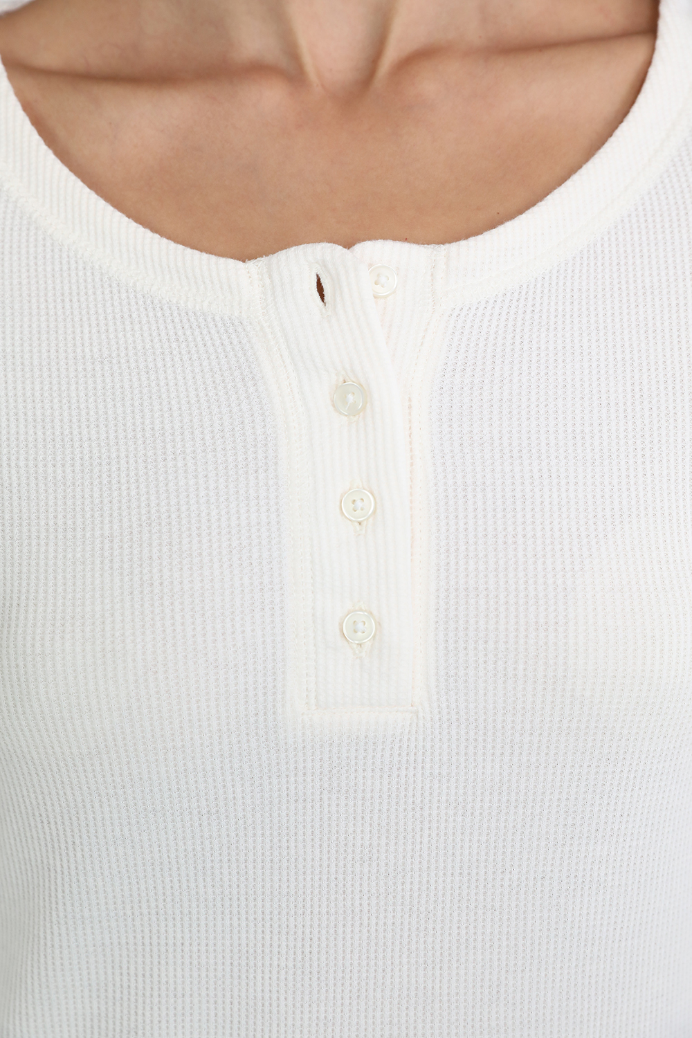 תמונת תקריב דוגמן של חולצת פיקה ארוכה