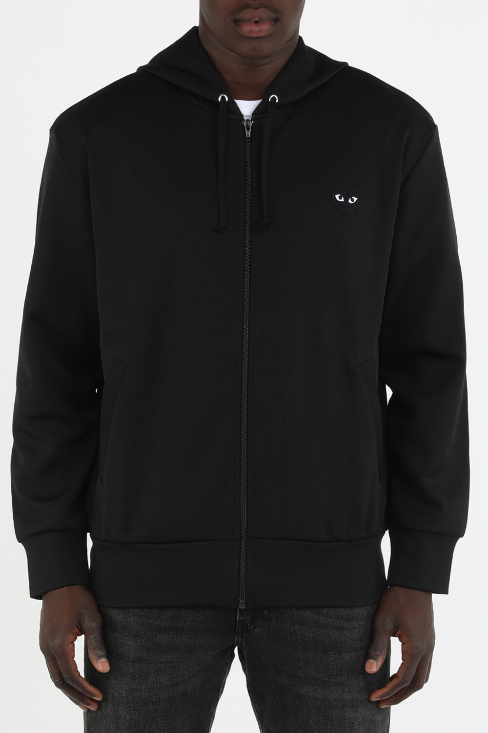 תמונת דוגמן קידמית של סווטשירט שחור מרוכסן עם דוגמת לבבות