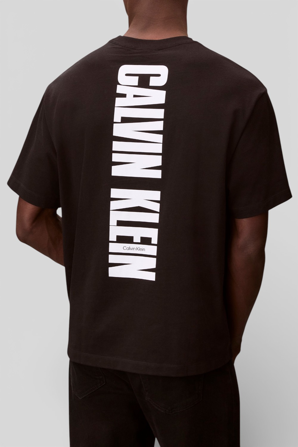 תמונת דוגמן אחורית של חולצת טי