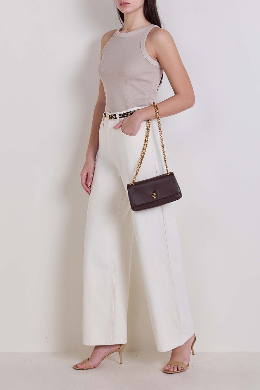 תמונת דוגמן קידמית של חגורה