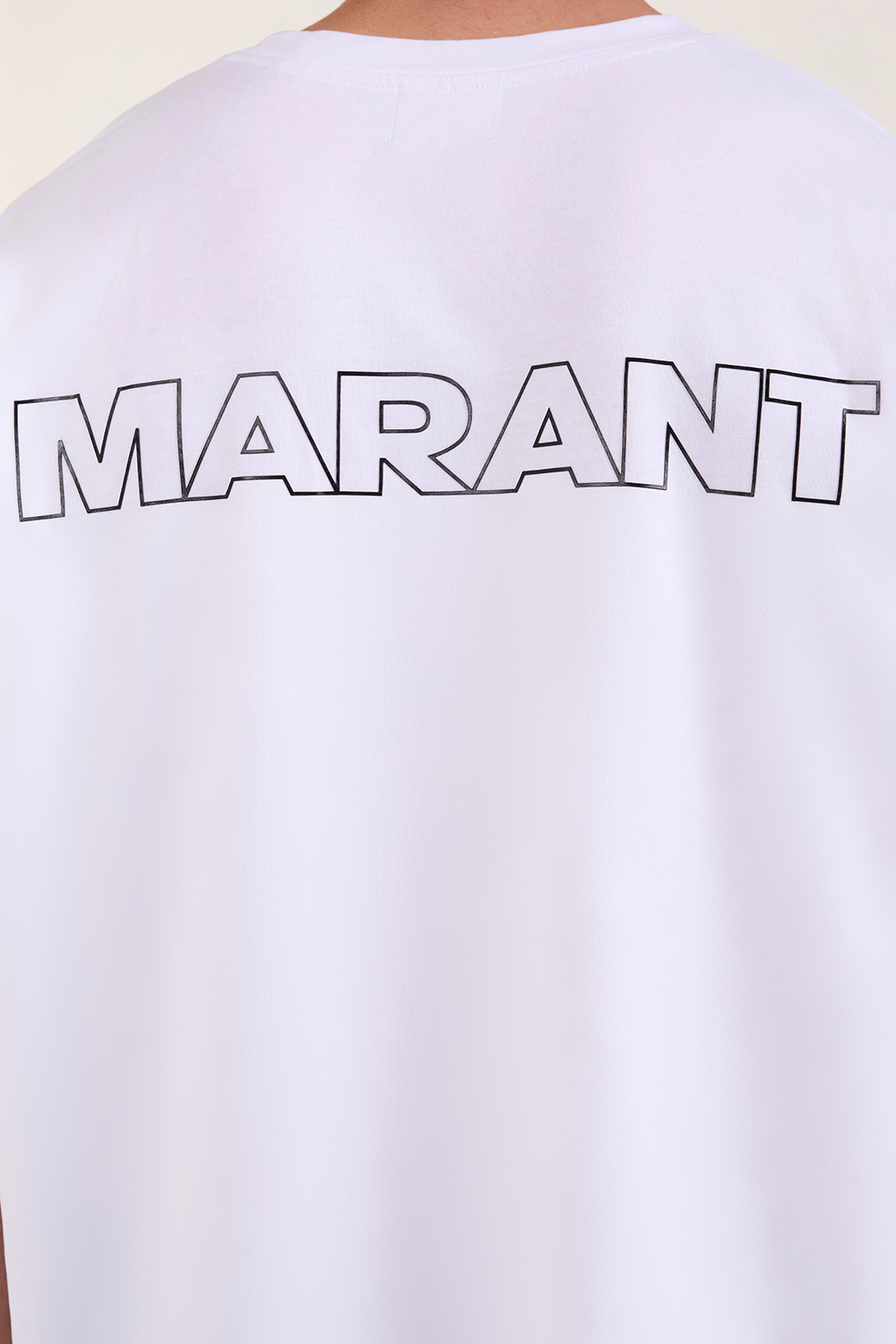 תמונת תקריב דוגמן של חולצת טי