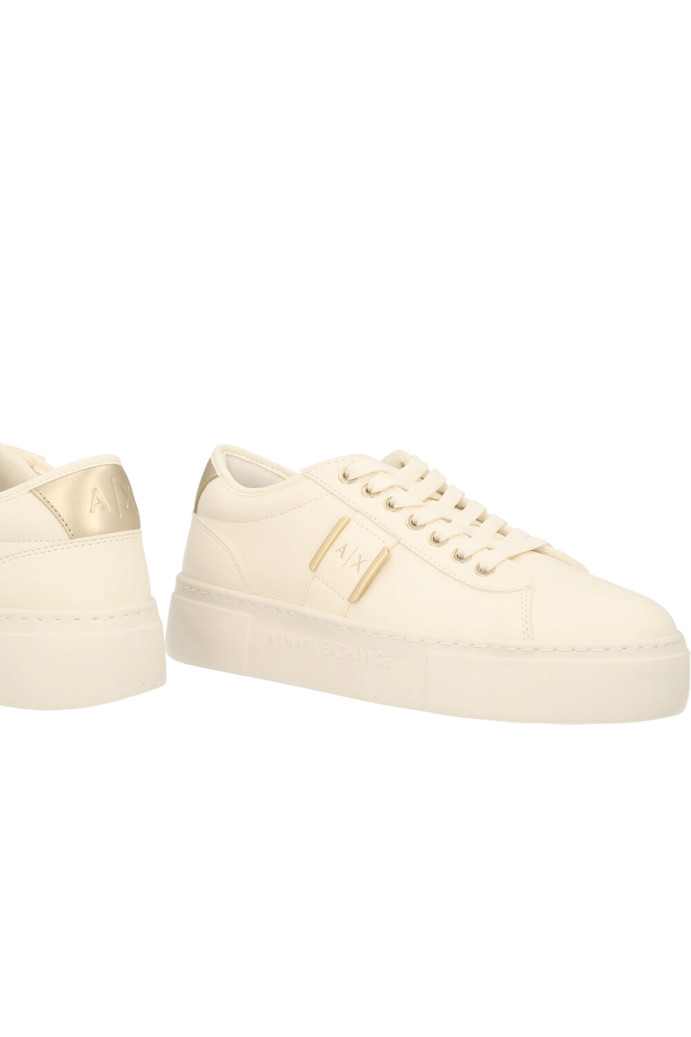 תמונת תקריב של נעלי סניקרס