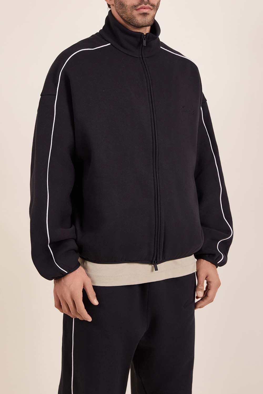 תמונת דוגמן קידמית של ז׳קט טרנינג