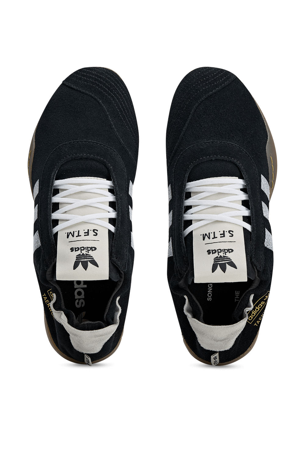 תמונת תקריב של אדידס X סונג פור דה מיוט נעלי סניקרס טאקוונדו