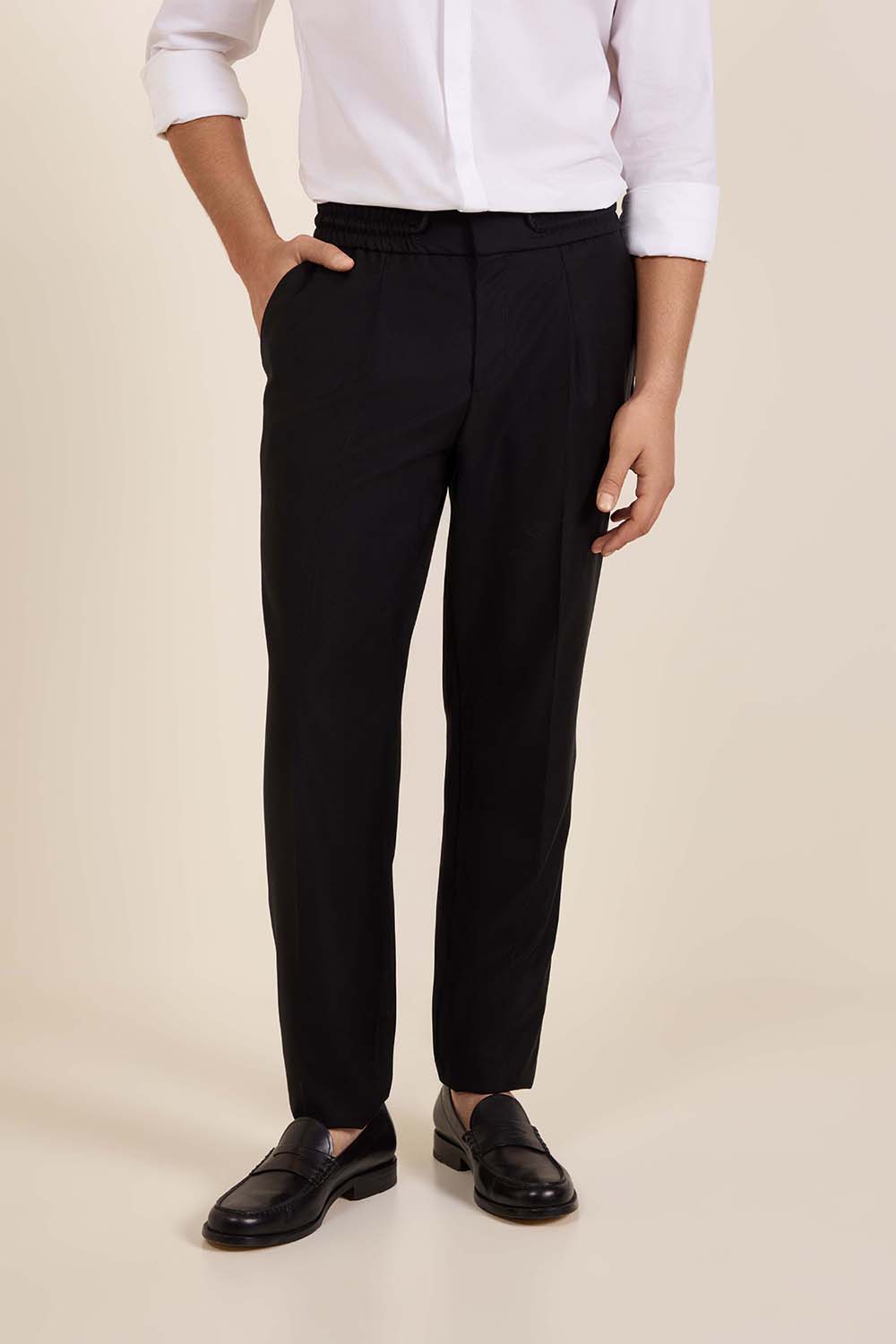 תמונת דוגמן קידמית של מכנסיים מחויטים סלים פיט