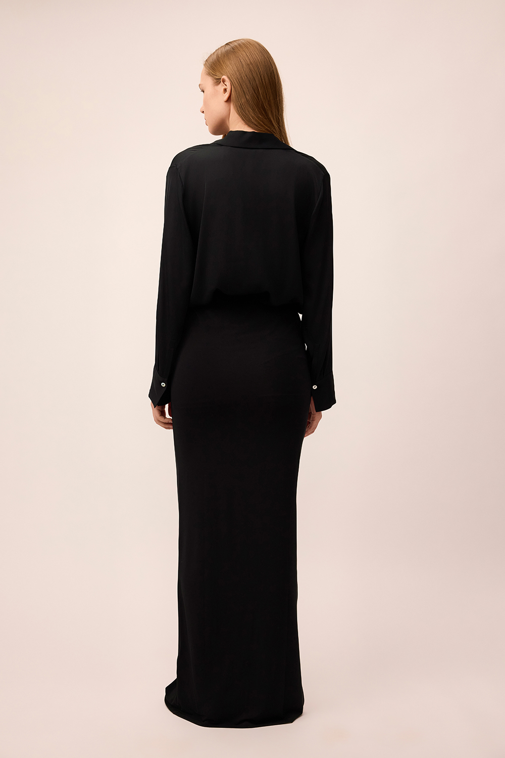 תמונת דוגמן אחורית של חצאית מקסי