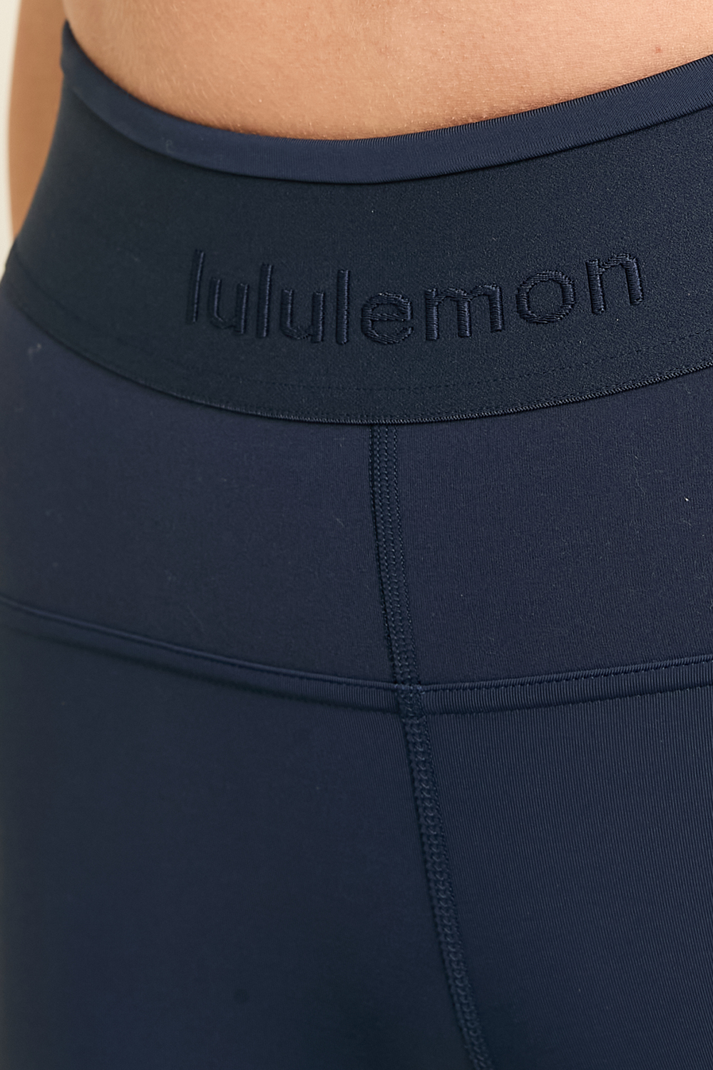 תמונת תקריב דוגמן של License to Train HR Tight 25 *Logo