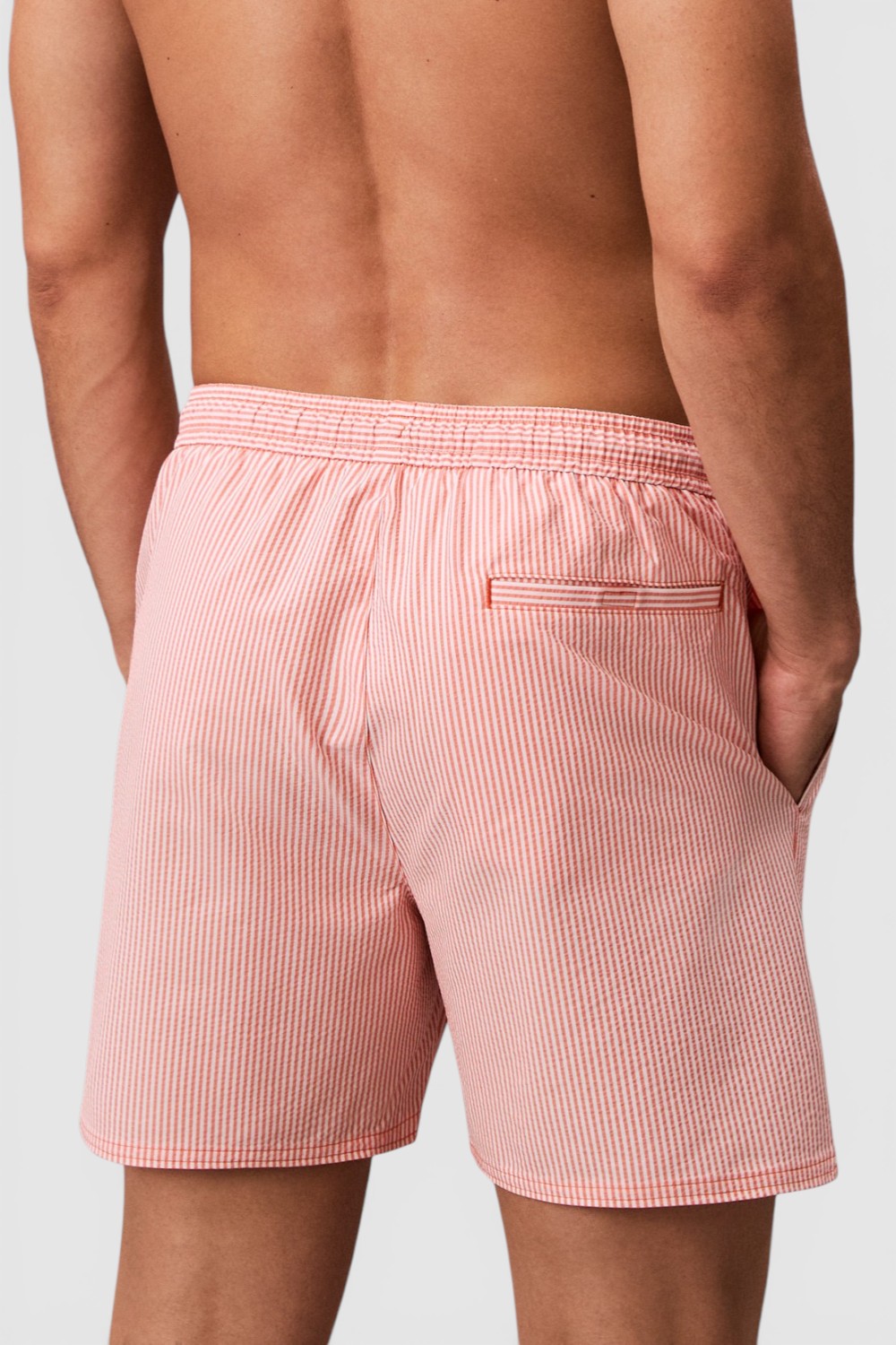 תמונת דוגמן אחורית של מכנסי בגד ים