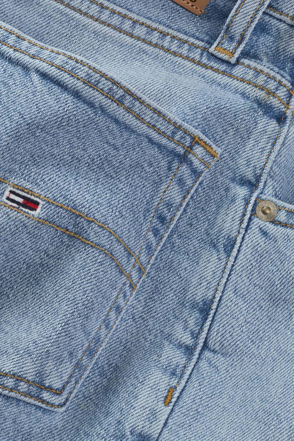 מכנסי ג'ינס בגזרת מאם