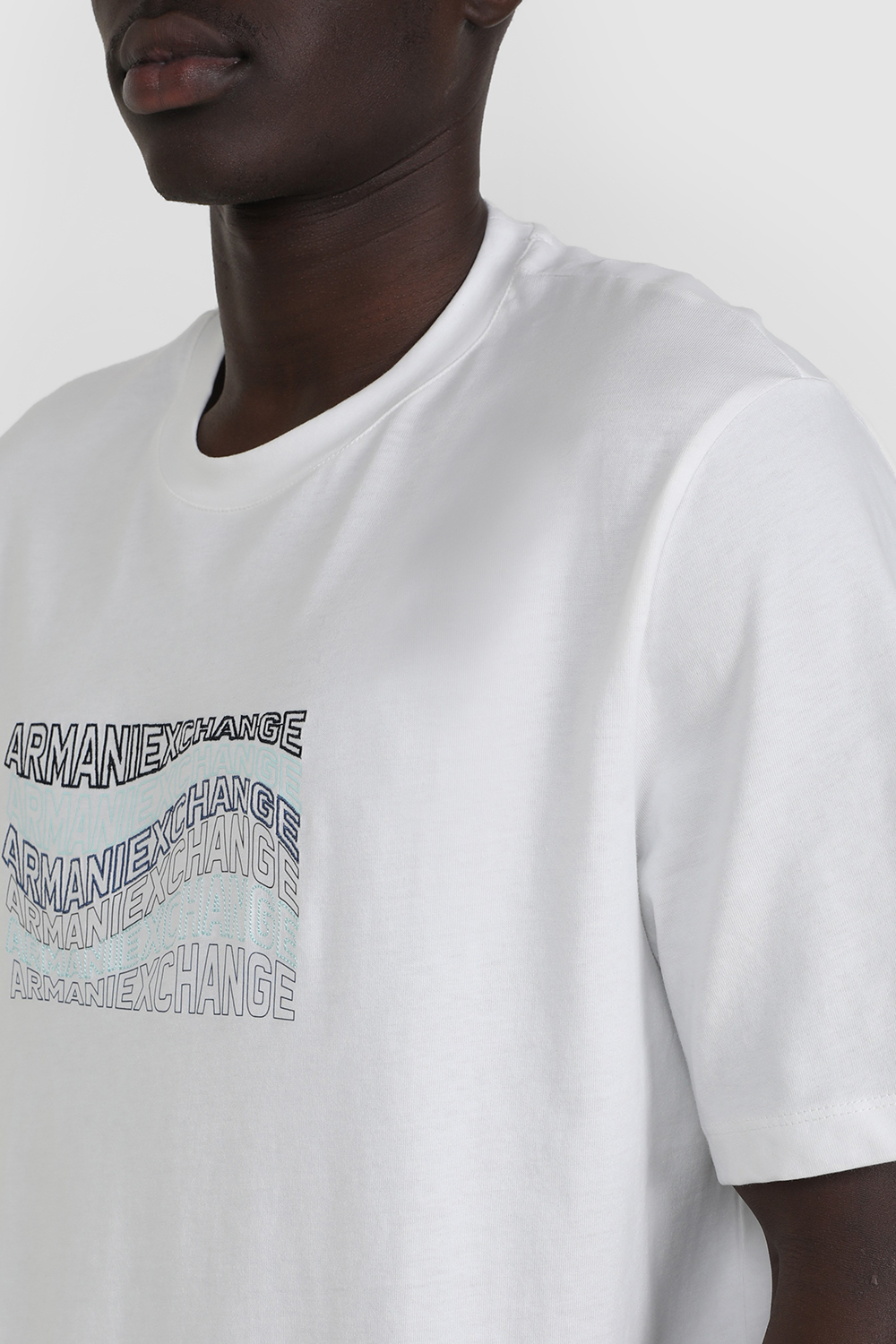 תמונת תקריב דוגמן של חולצת טי