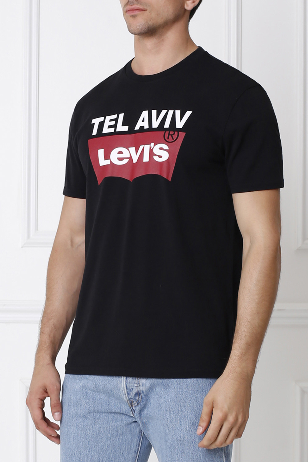 תמונת דוגמן קידמית של Black TLV New Destination Tee