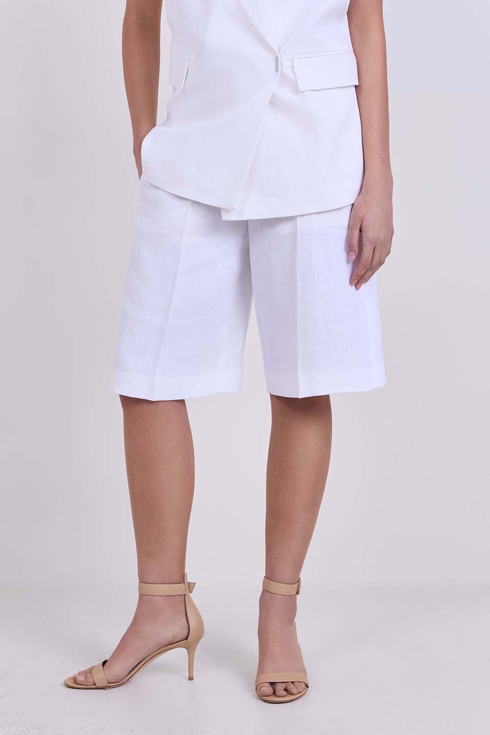 תמונת דוגמן קידמית של מכנסיים מחוייטים פשתן