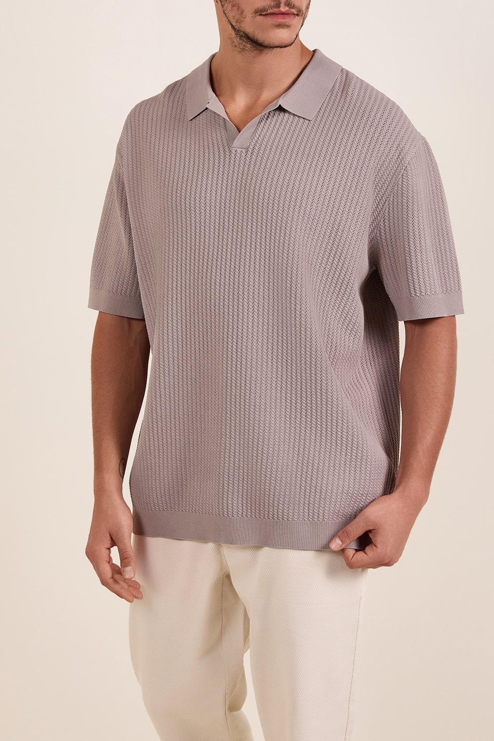 תמונת דוגמן קידמית של חולצת סריג פולו