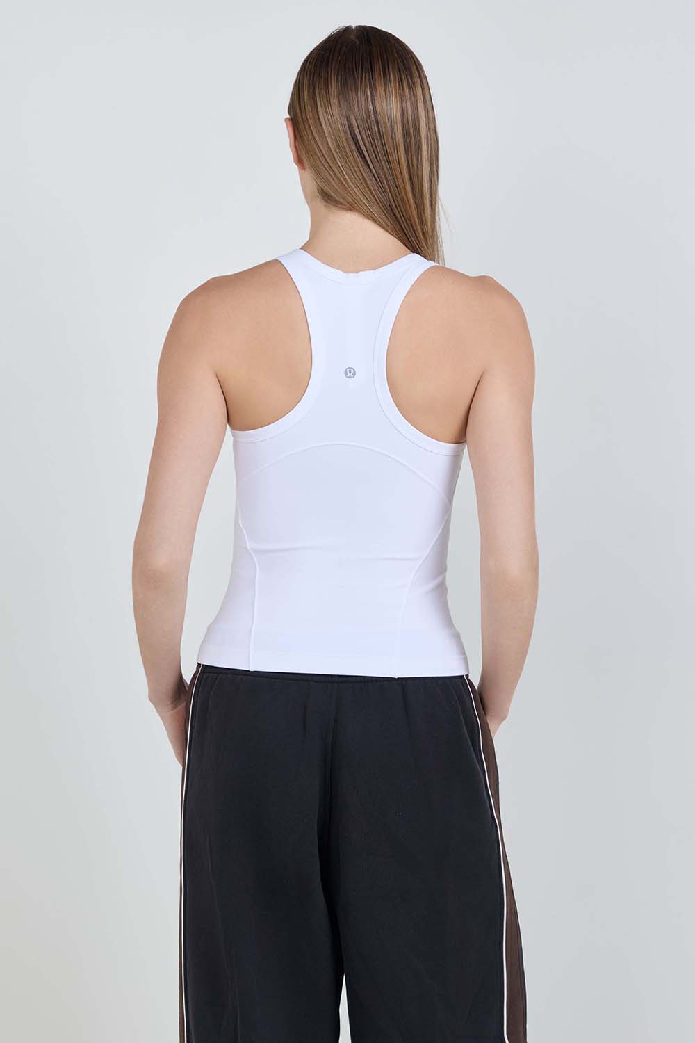 תמונת דוגמן אחורית של lululemon Align&trade; Waist-Length Racerback Tank Top