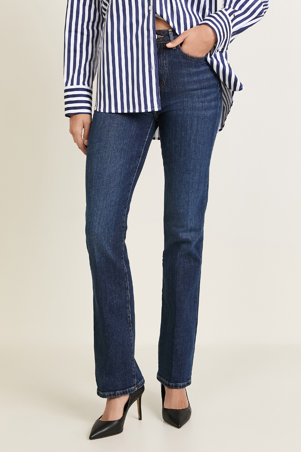 תמונת דוגמן קידמית של מכנסי ג'ינס בוטקאט ישרים