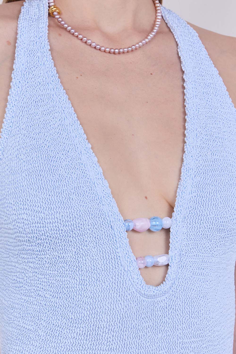 תמונת תקריב דוגמן של בגד ים שלם אדריאנה