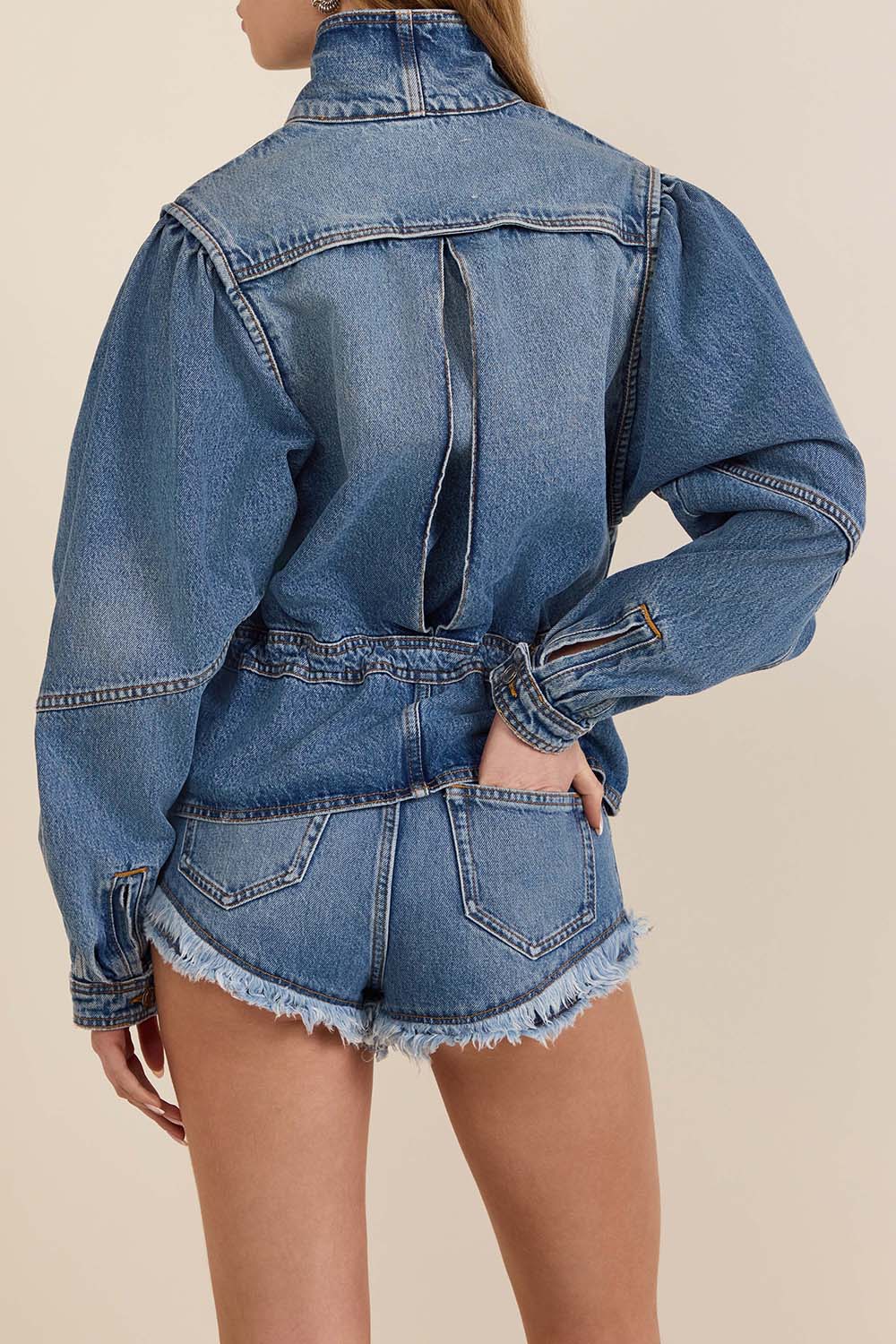 תמונת דוגמן אחורית של ז'קט ג'ינס