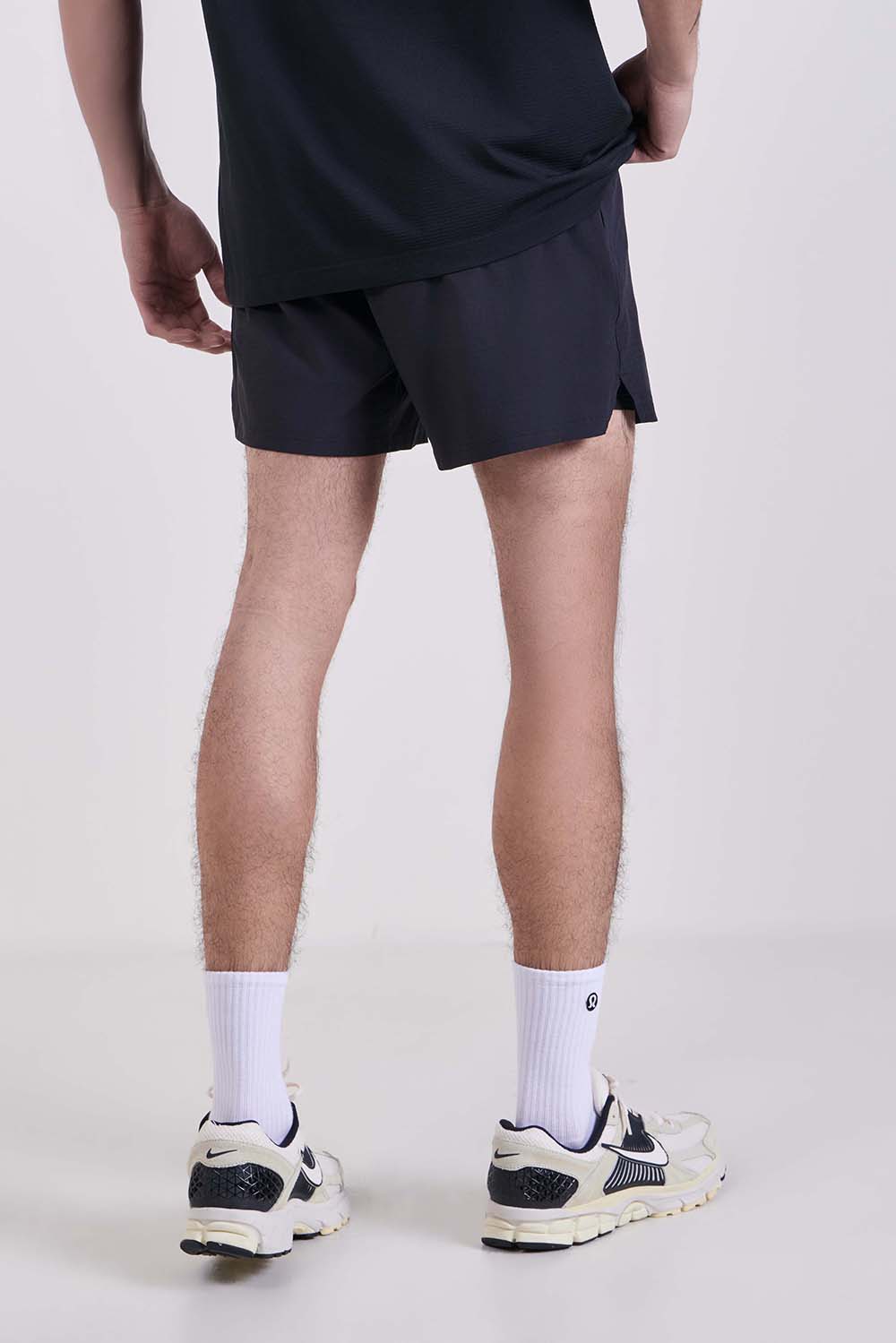 תמונת דוגמן אחורית של Run Crew Ripstop Lined Short 6