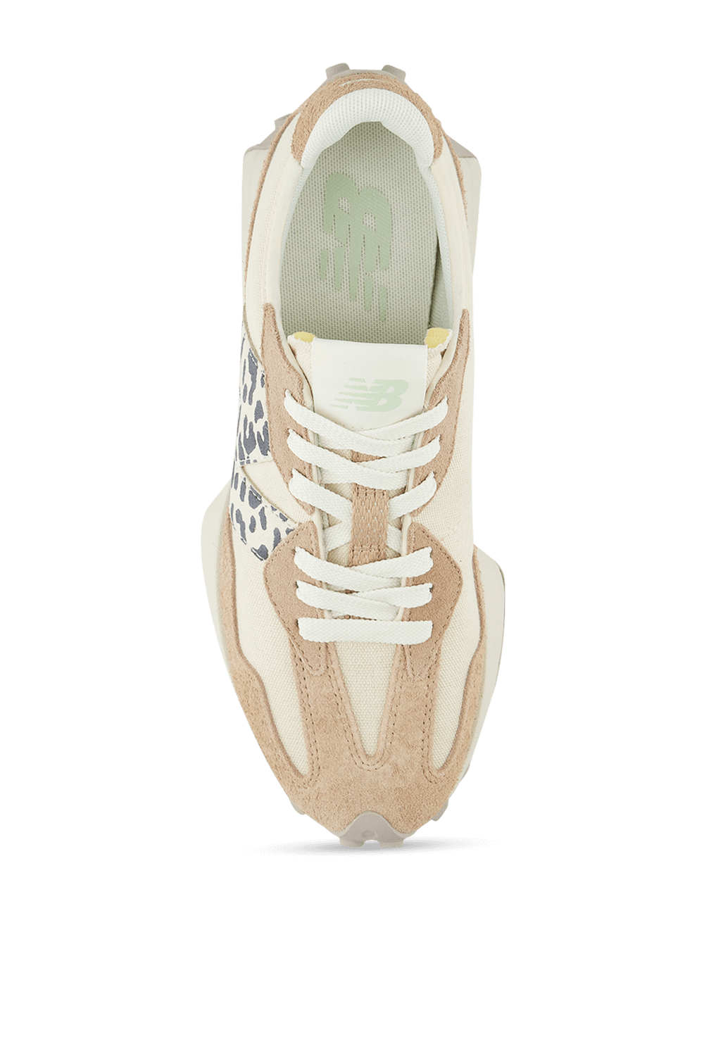 תמונת תקריב של נעלי סניקרס 327