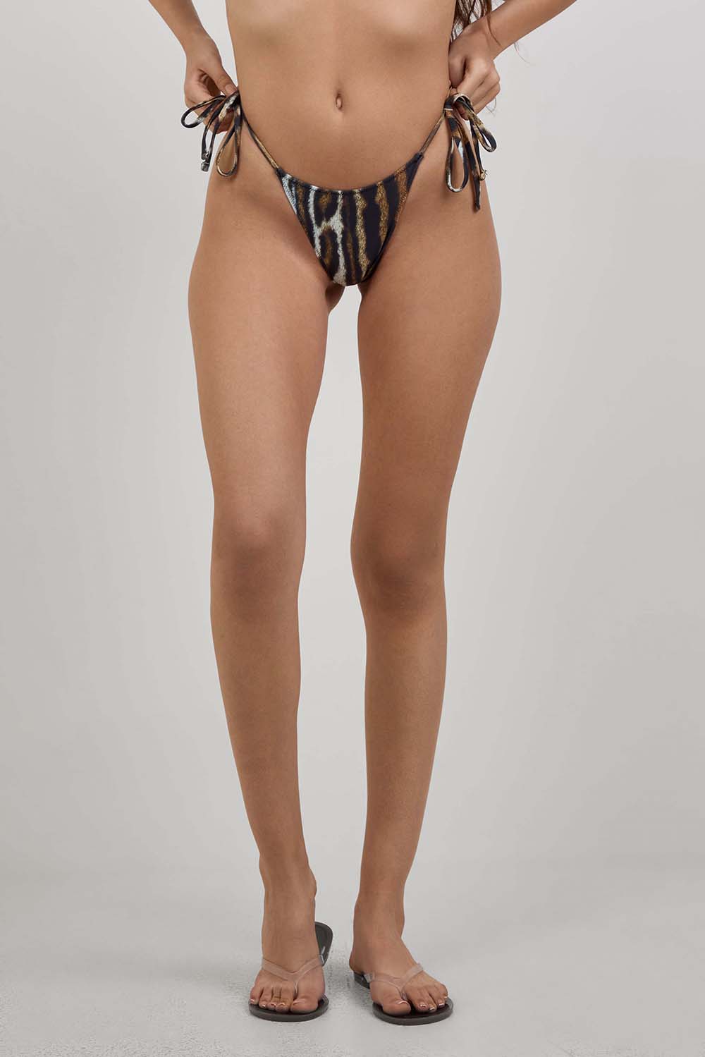 תמונת דוגמן קידמית של תחתוני ביקיני פראיה