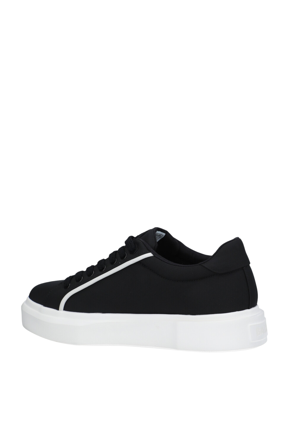 תמונה אחורית של סניקרס