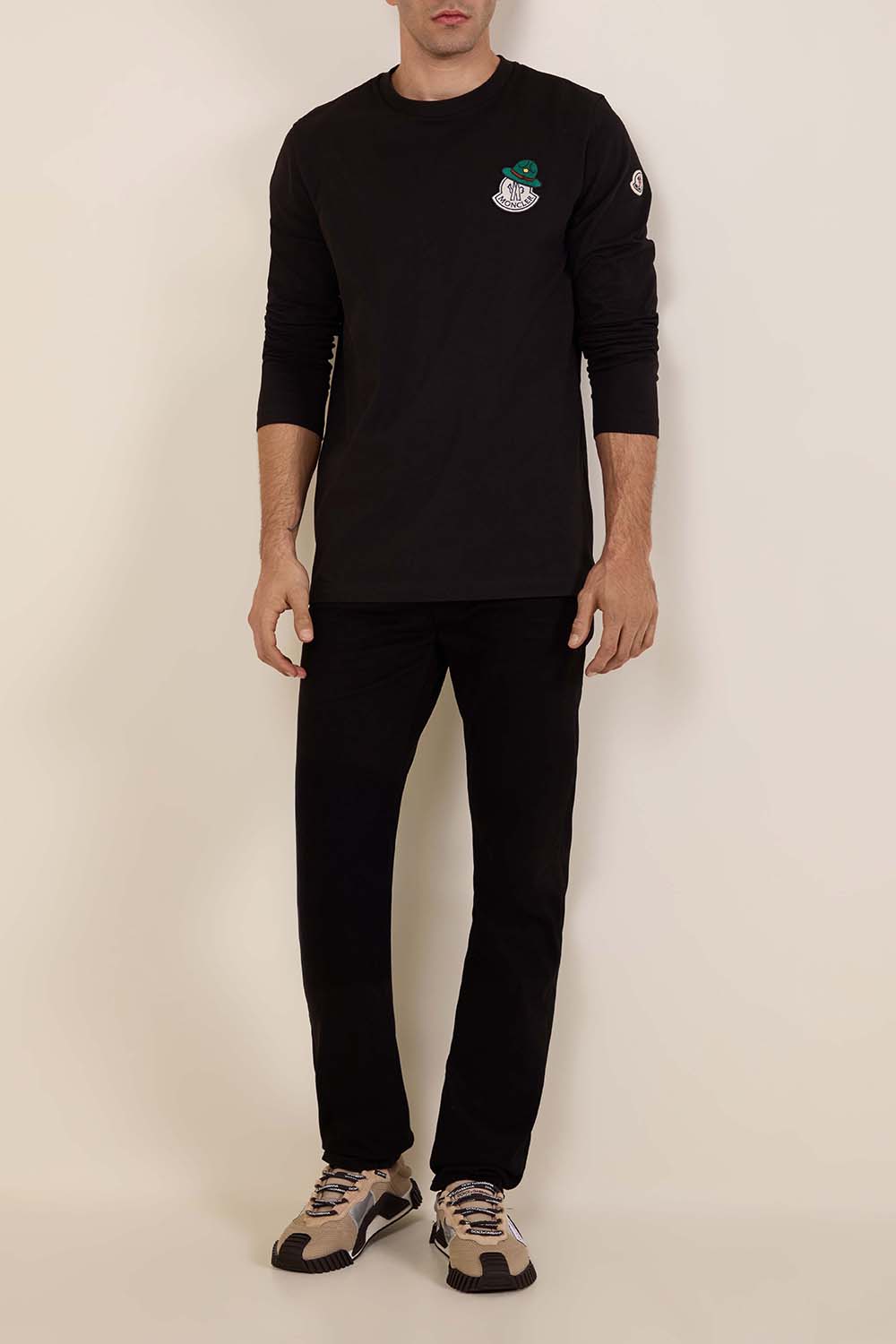 תמונת דוגמן קידמית של נעלי סניקרס NS1