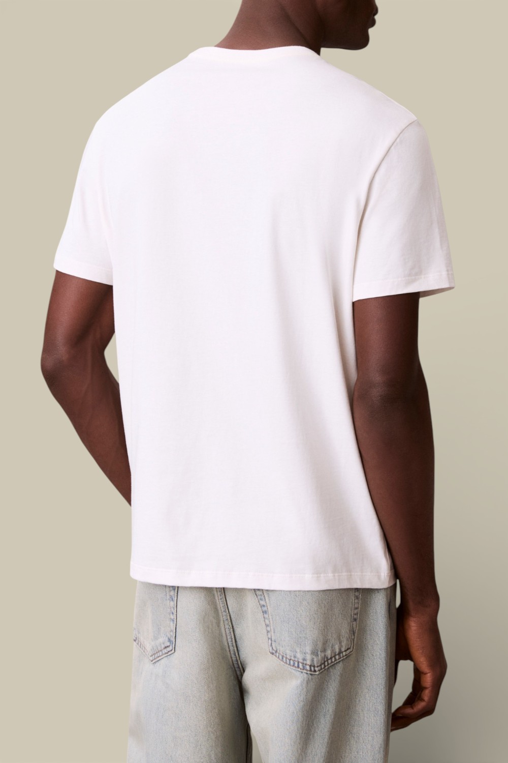 תמונת דוגמן אחורית של חולצת טי