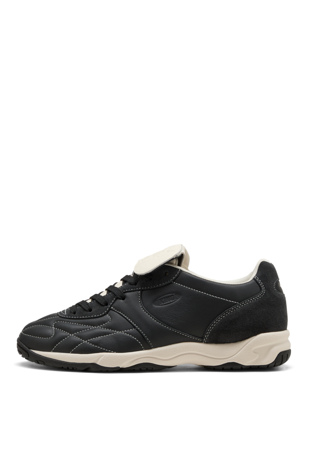 תמונה אחורית של נעלי סניקרס