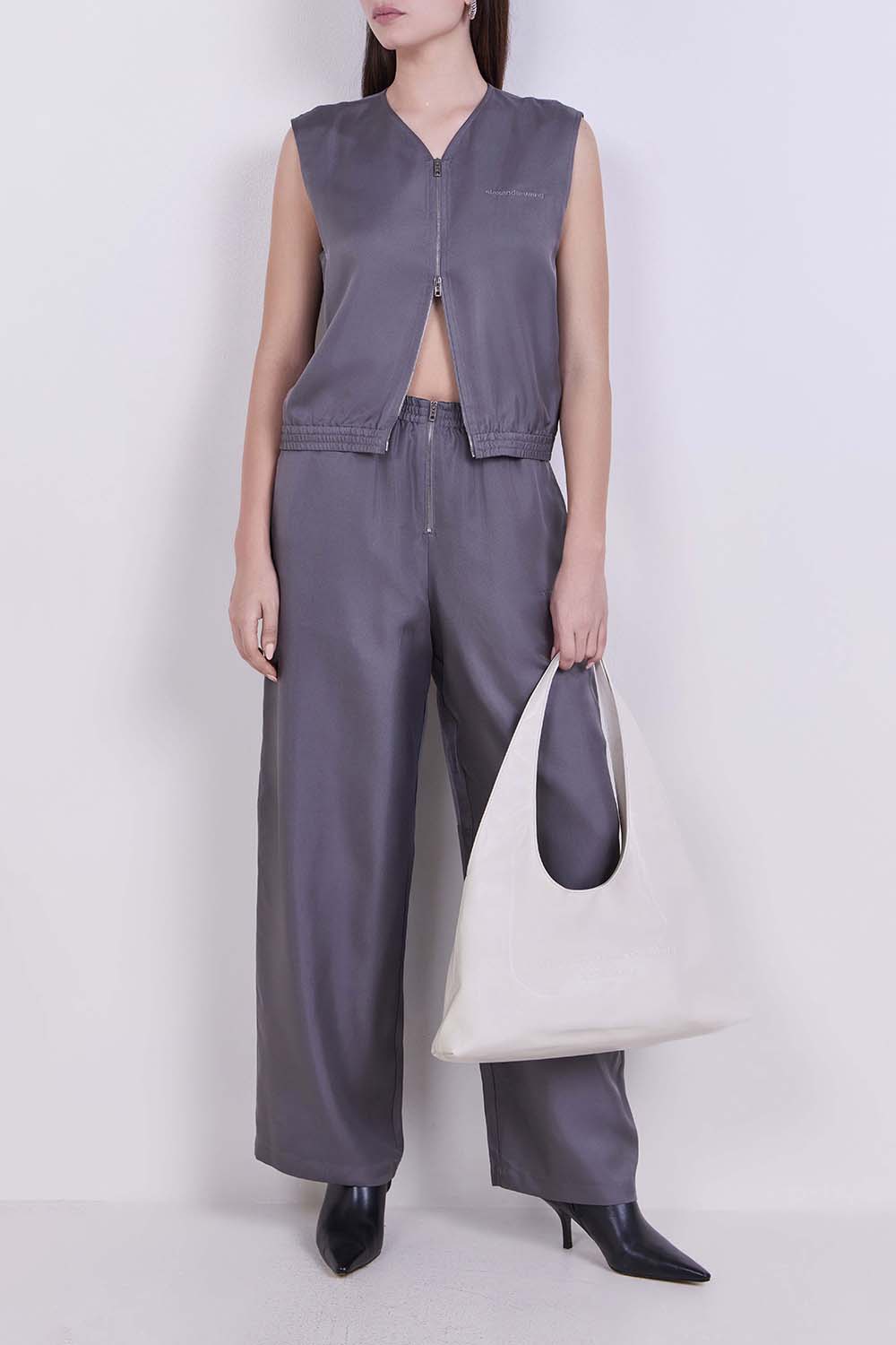 תמונת דוגמן קידמית של תיק הובו מדיום