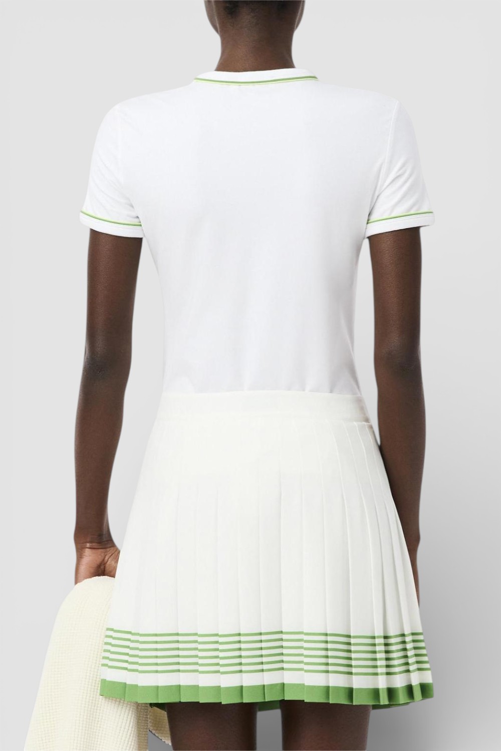 תמונת דוגמן אחורית של חולצת טי