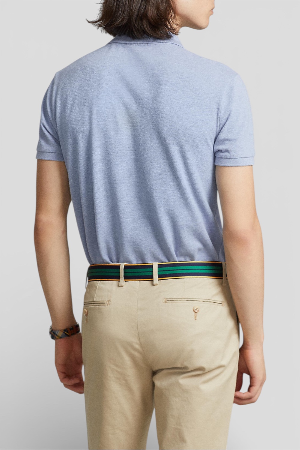 תמונת דוגמן אחורית של חולצת פולו