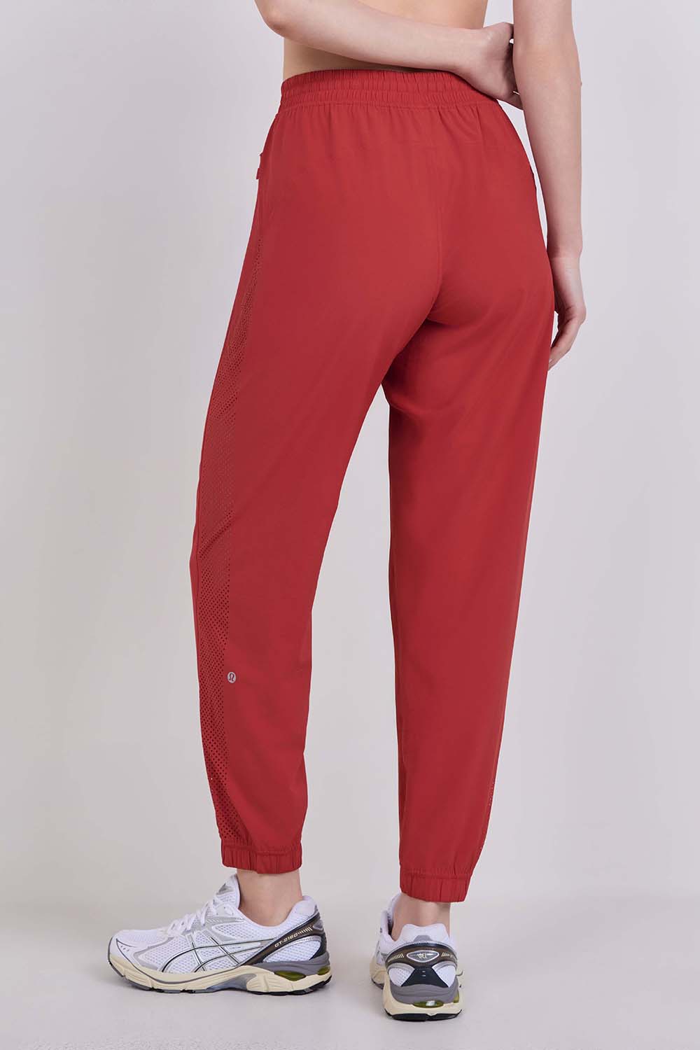 תמונת דוגמן אחורית של Adapted State High-Rise Jogger Stripe