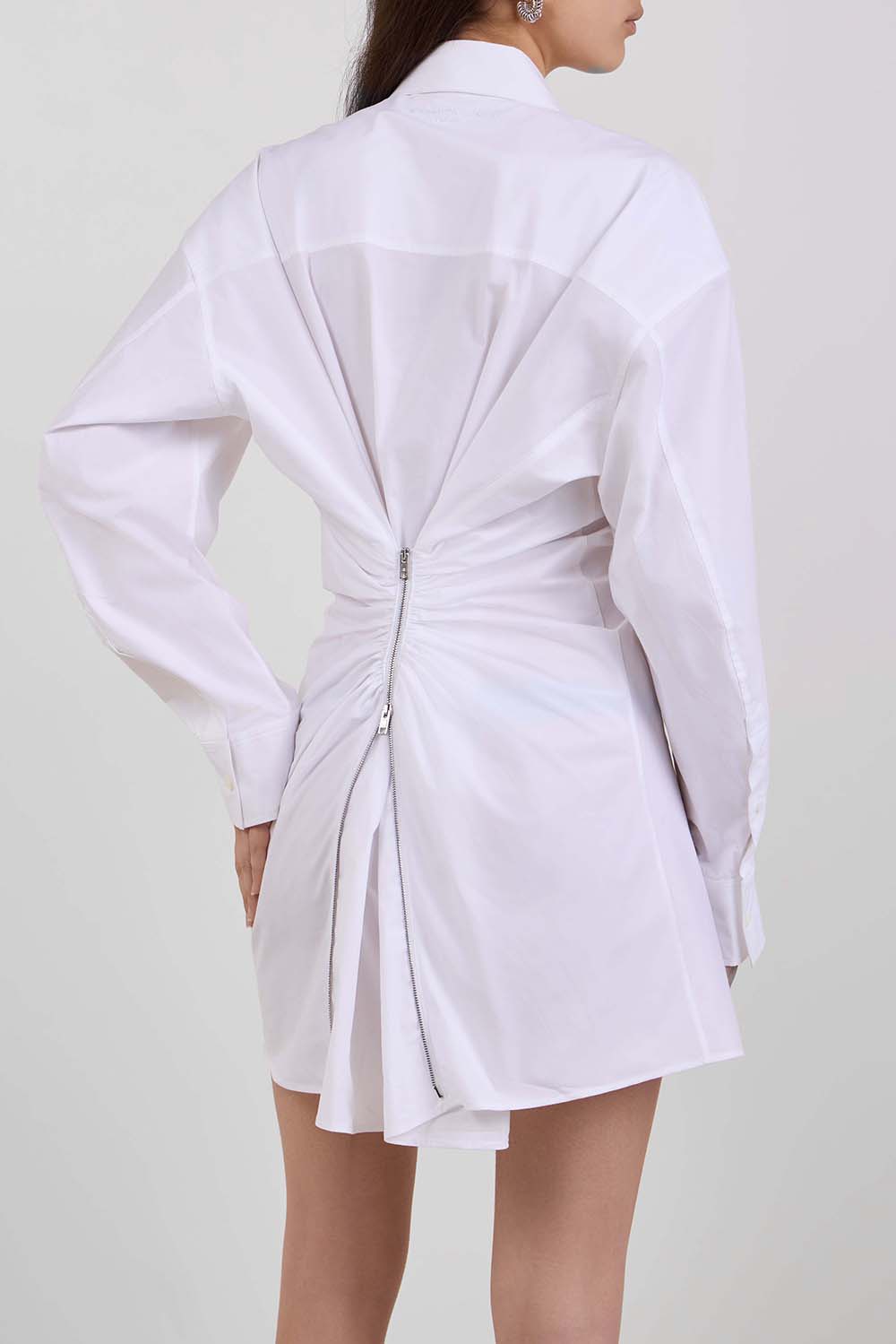 תמונת דוגמן אחורית של שמלת חולצה מכופתרת