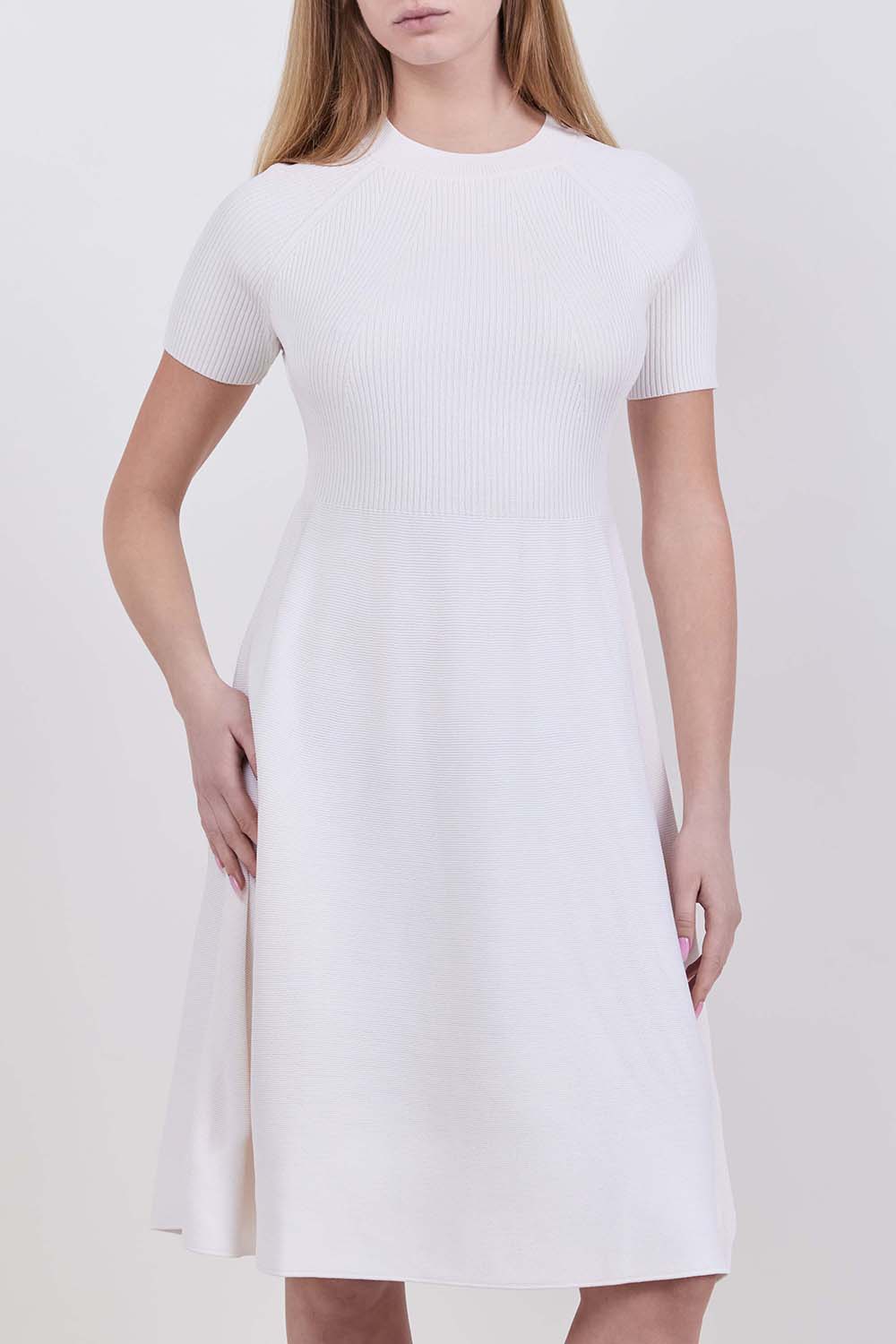 תמונת דוגמן קידמית של שמלת מידי